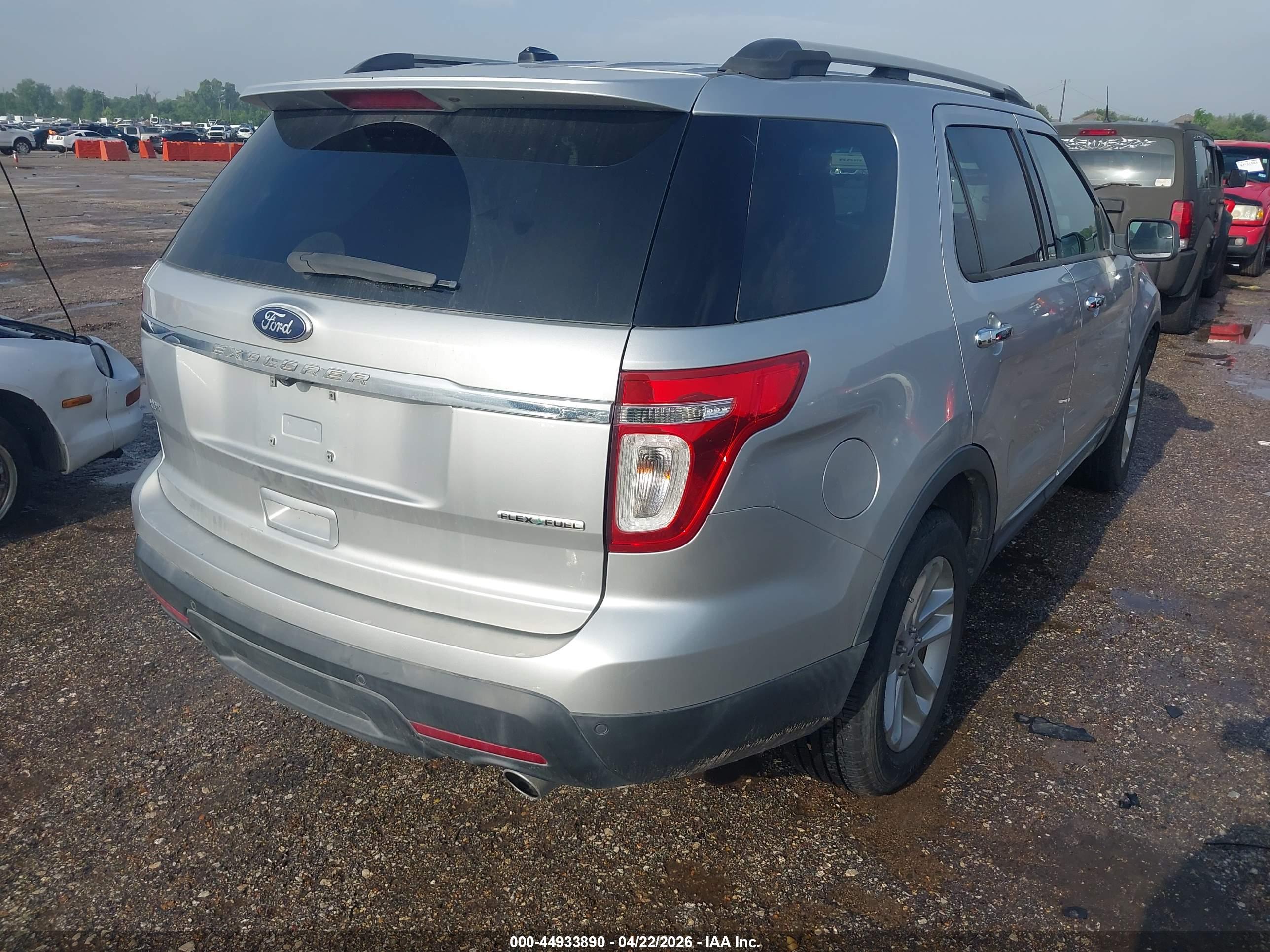 FORD EXPLORER image 4