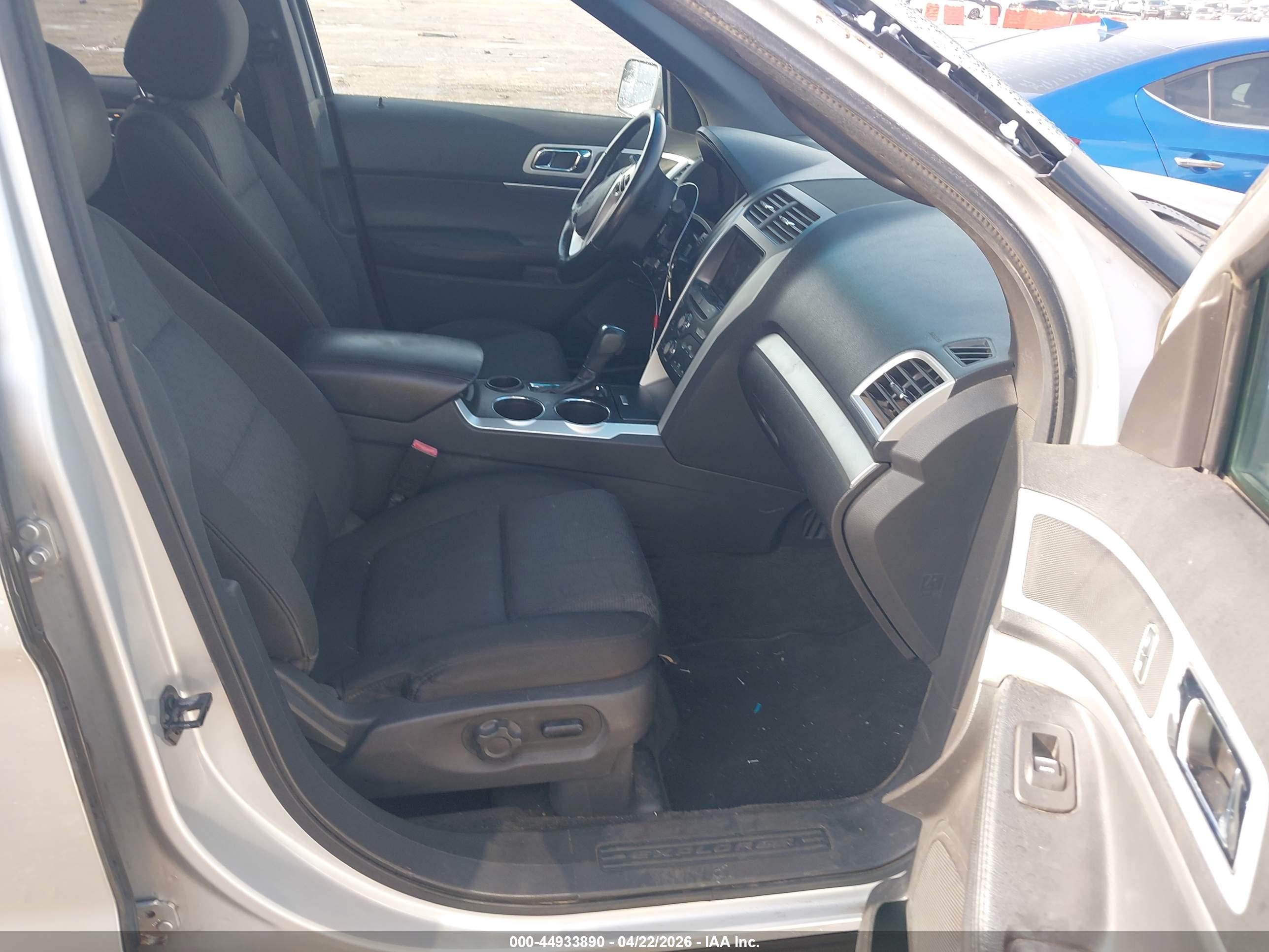 FORD EXPLORER image 5