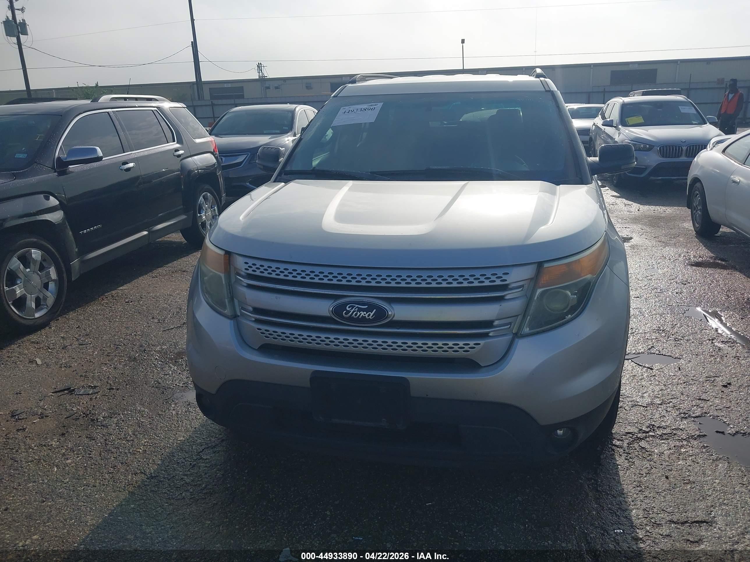 FORD EXPLORER image 6