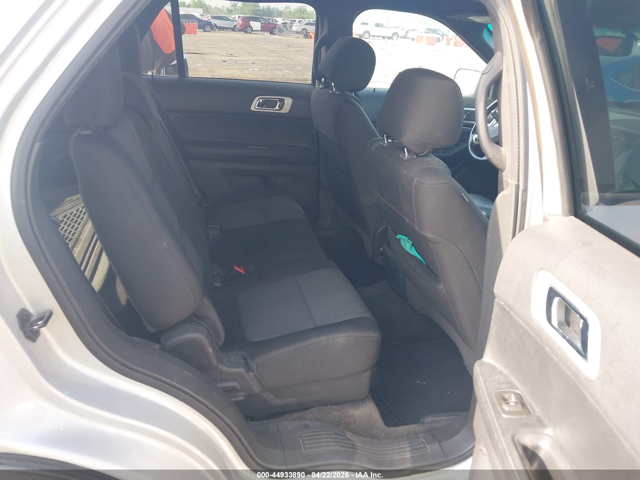FORD EXPLORER image 8