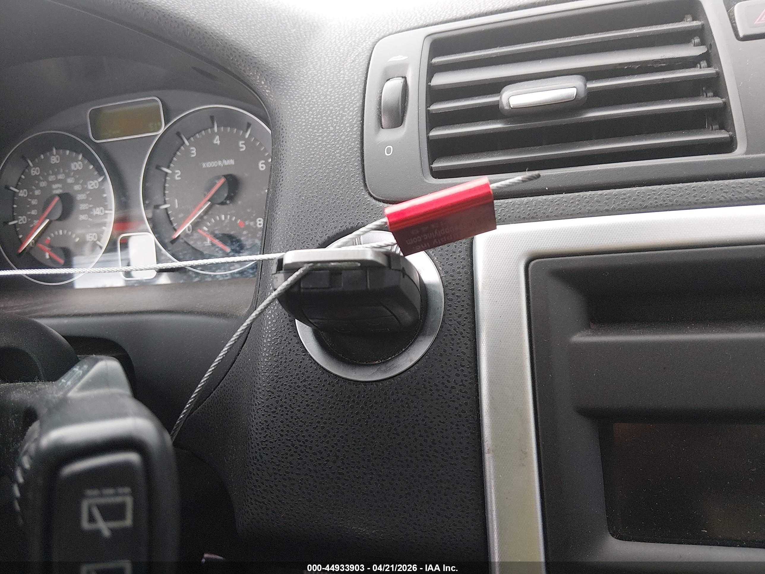 VOLVO C30 image 11