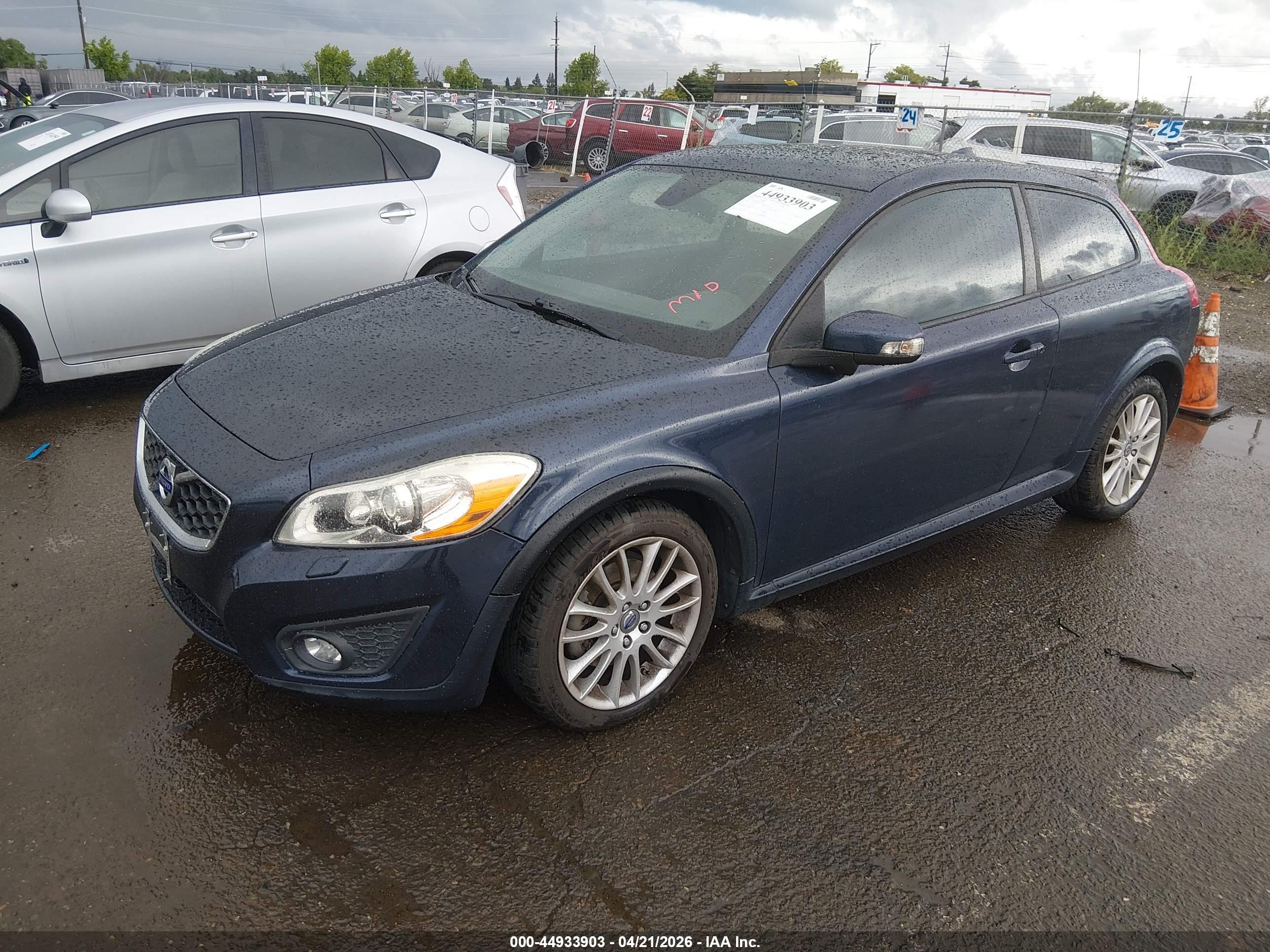 VOLVO C30 image 2