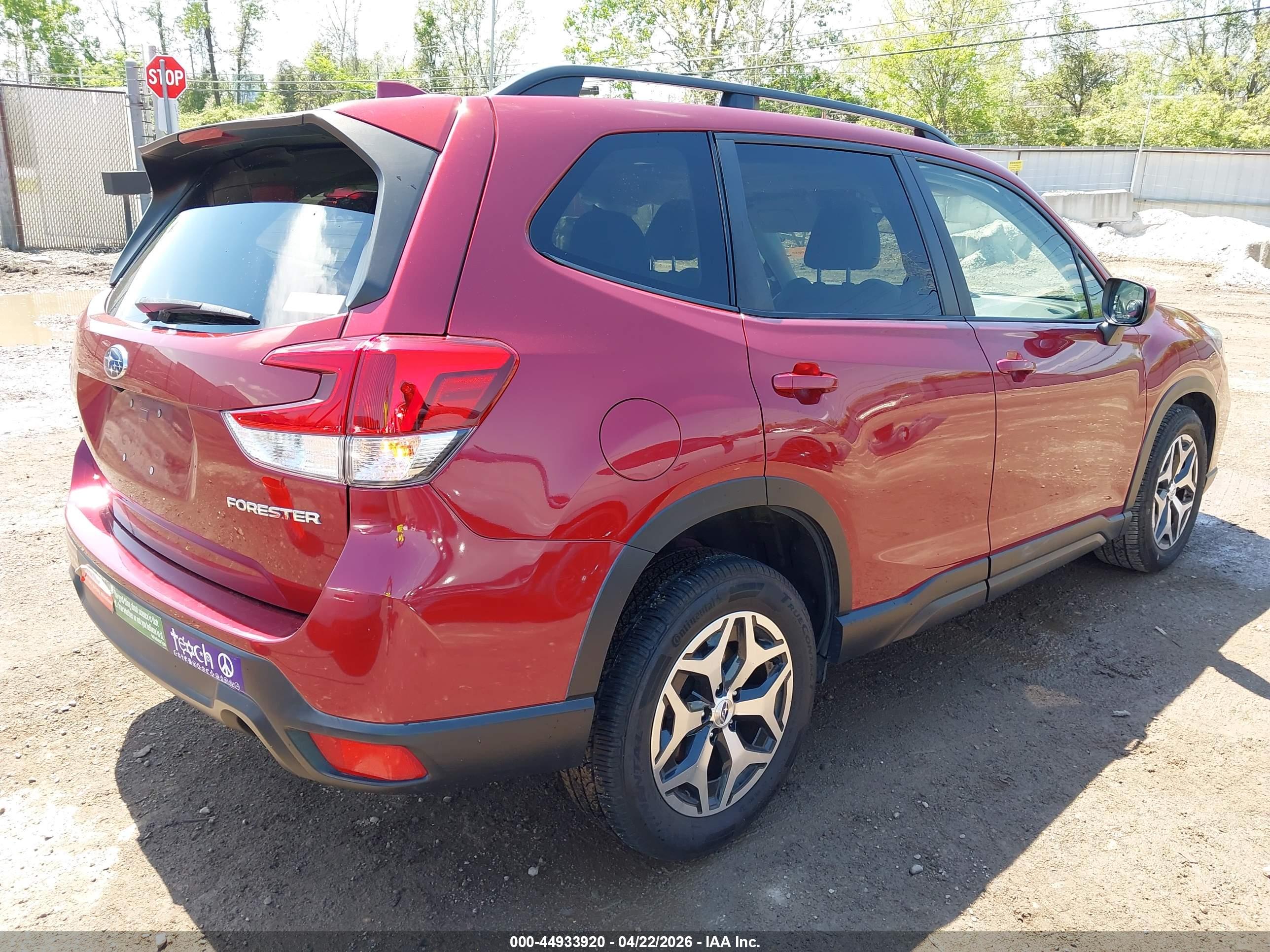 SUBARU FORESTER image 4