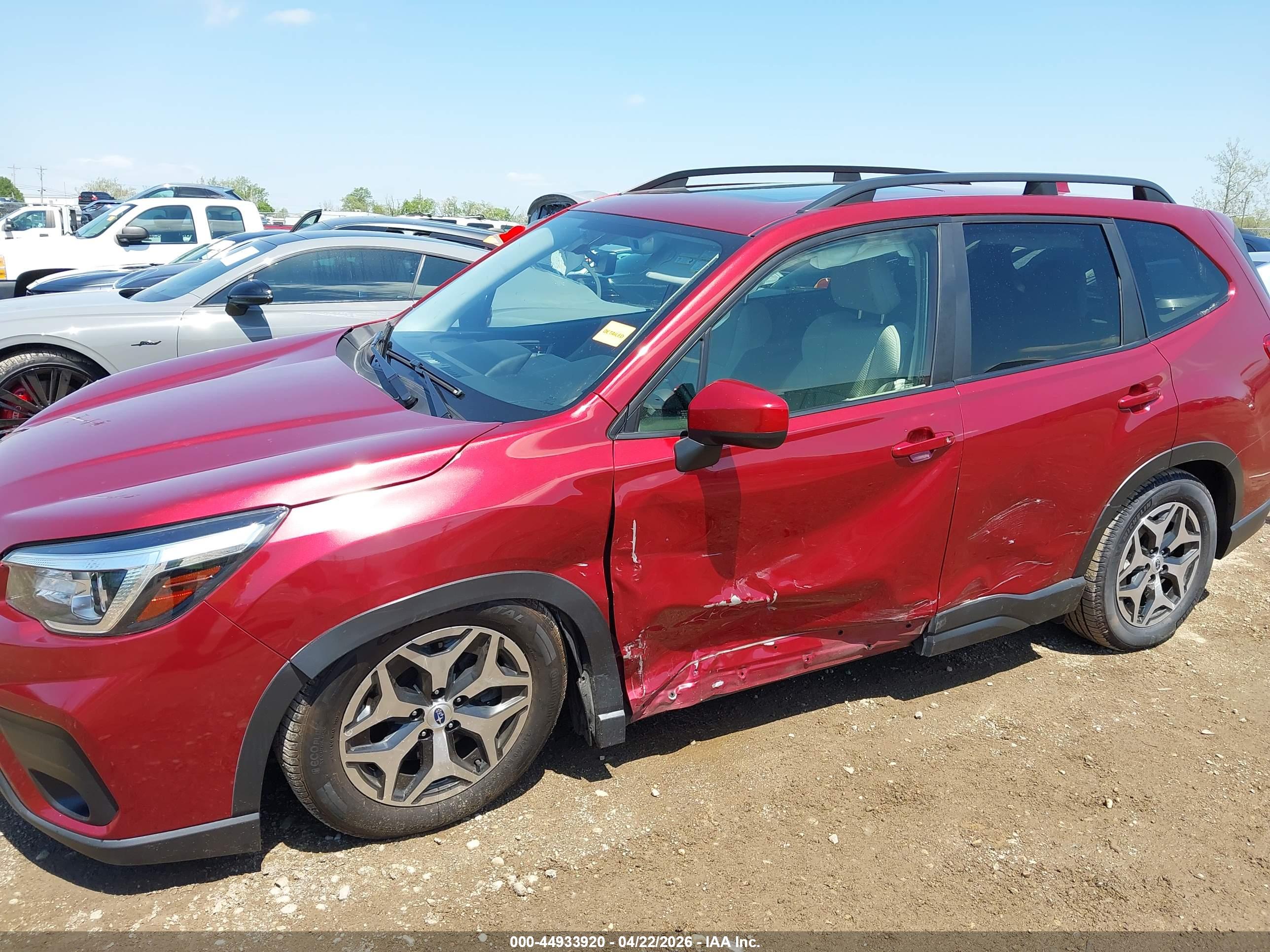 SUBARU FORESTER image 6