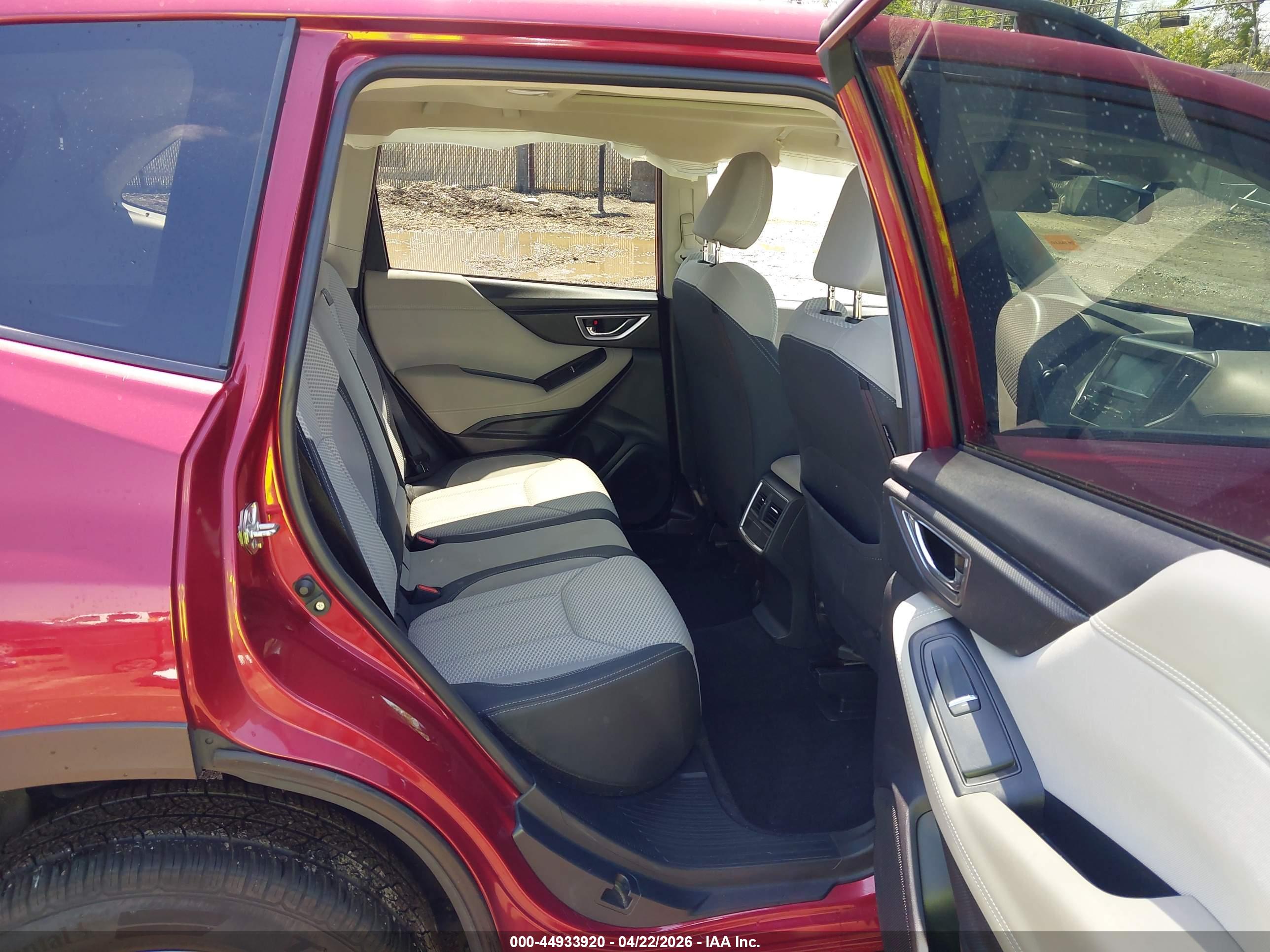 SUBARU FORESTER image 8