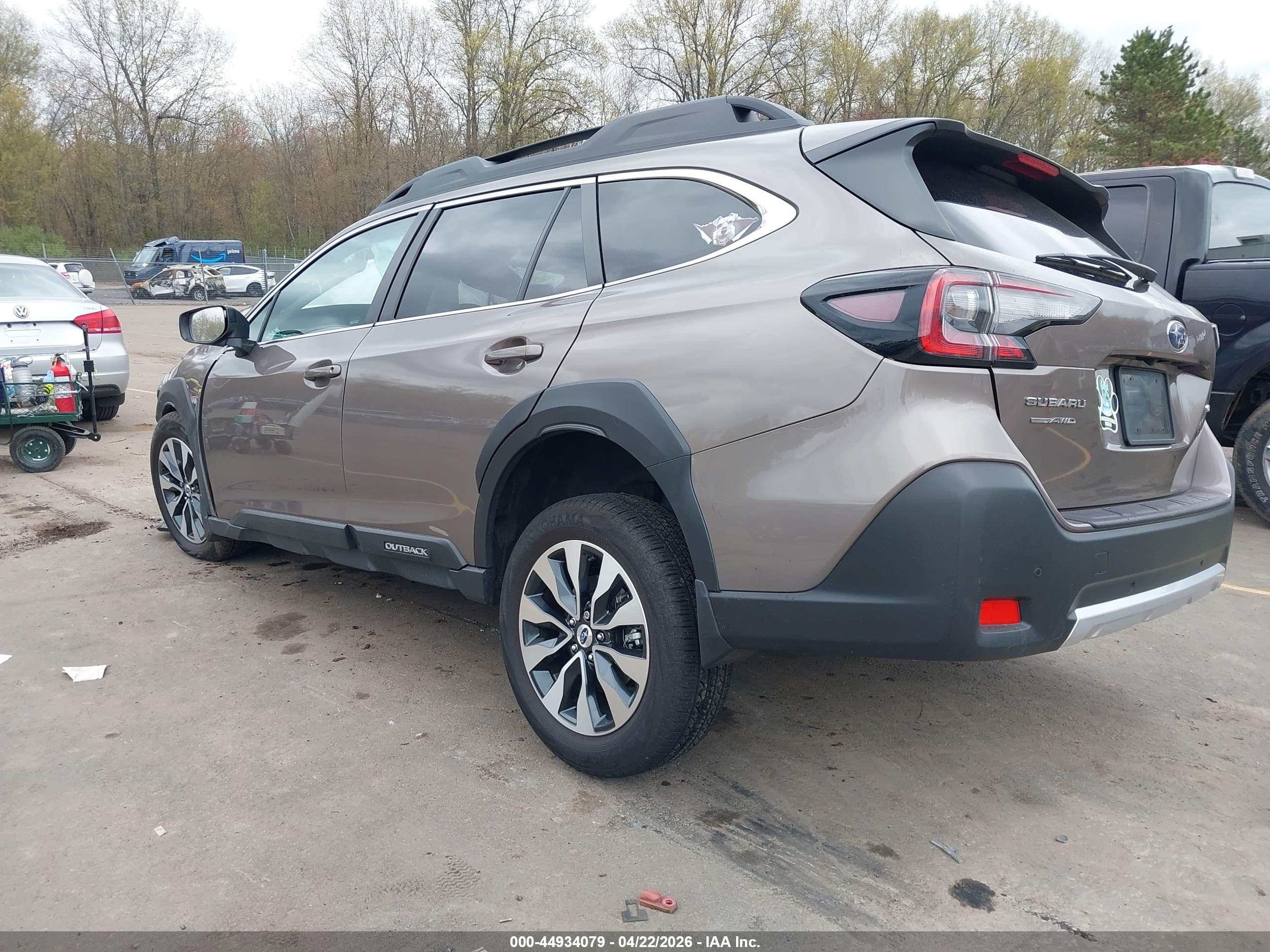 SUBARU OUTBACK image 3
