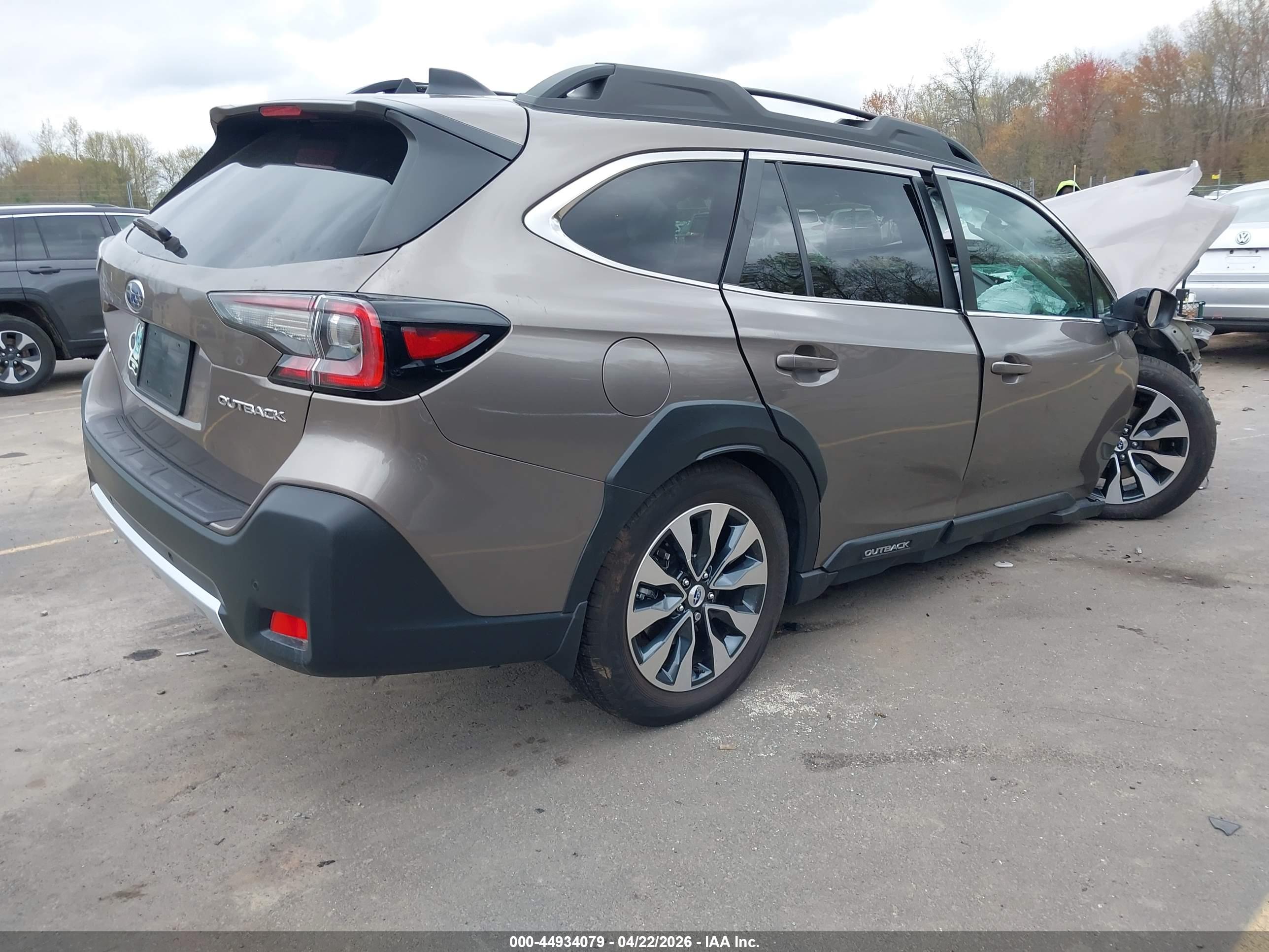 SUBARU OUTBACK image 4