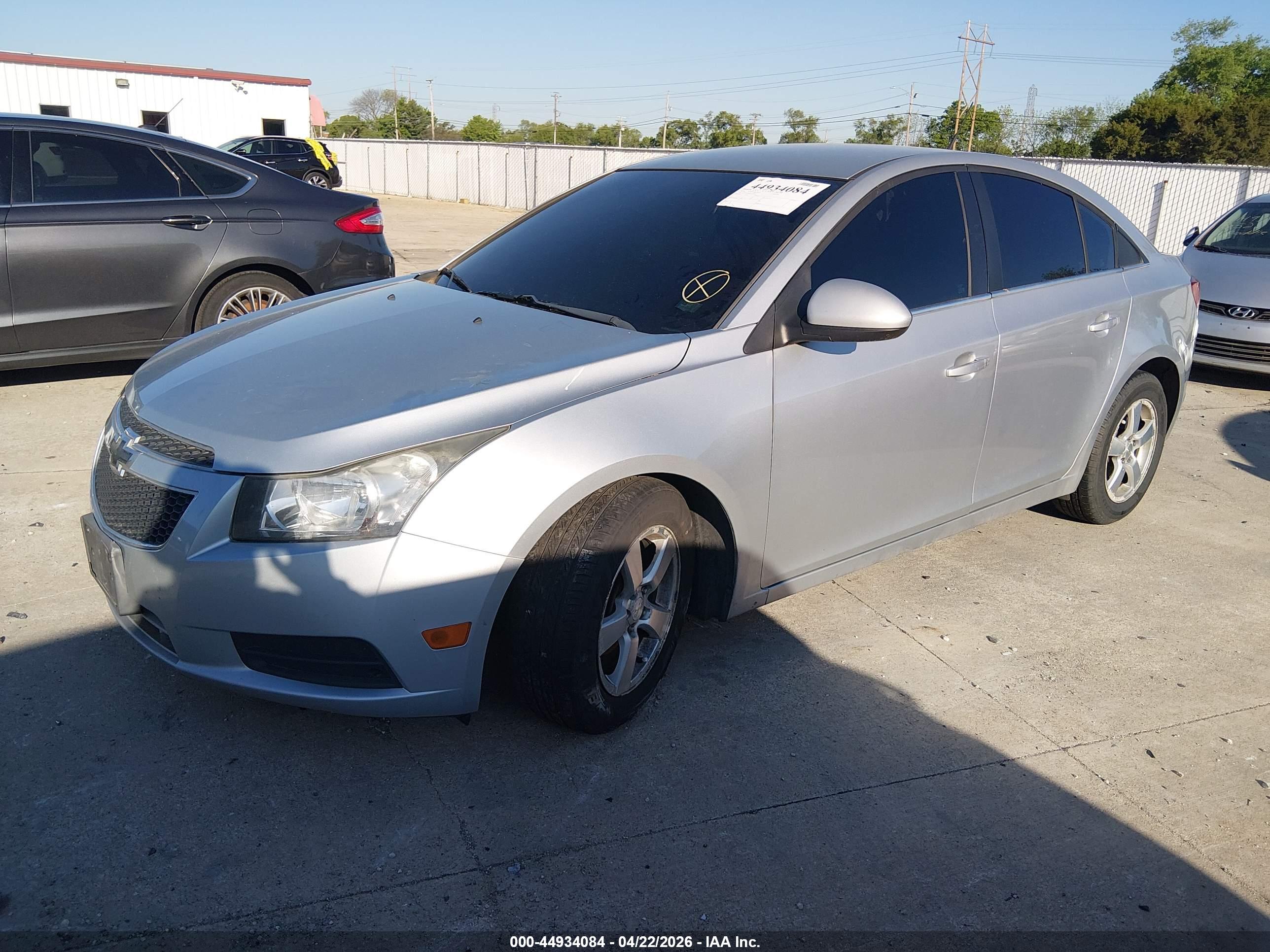CHEVROLET CRUZE image 2