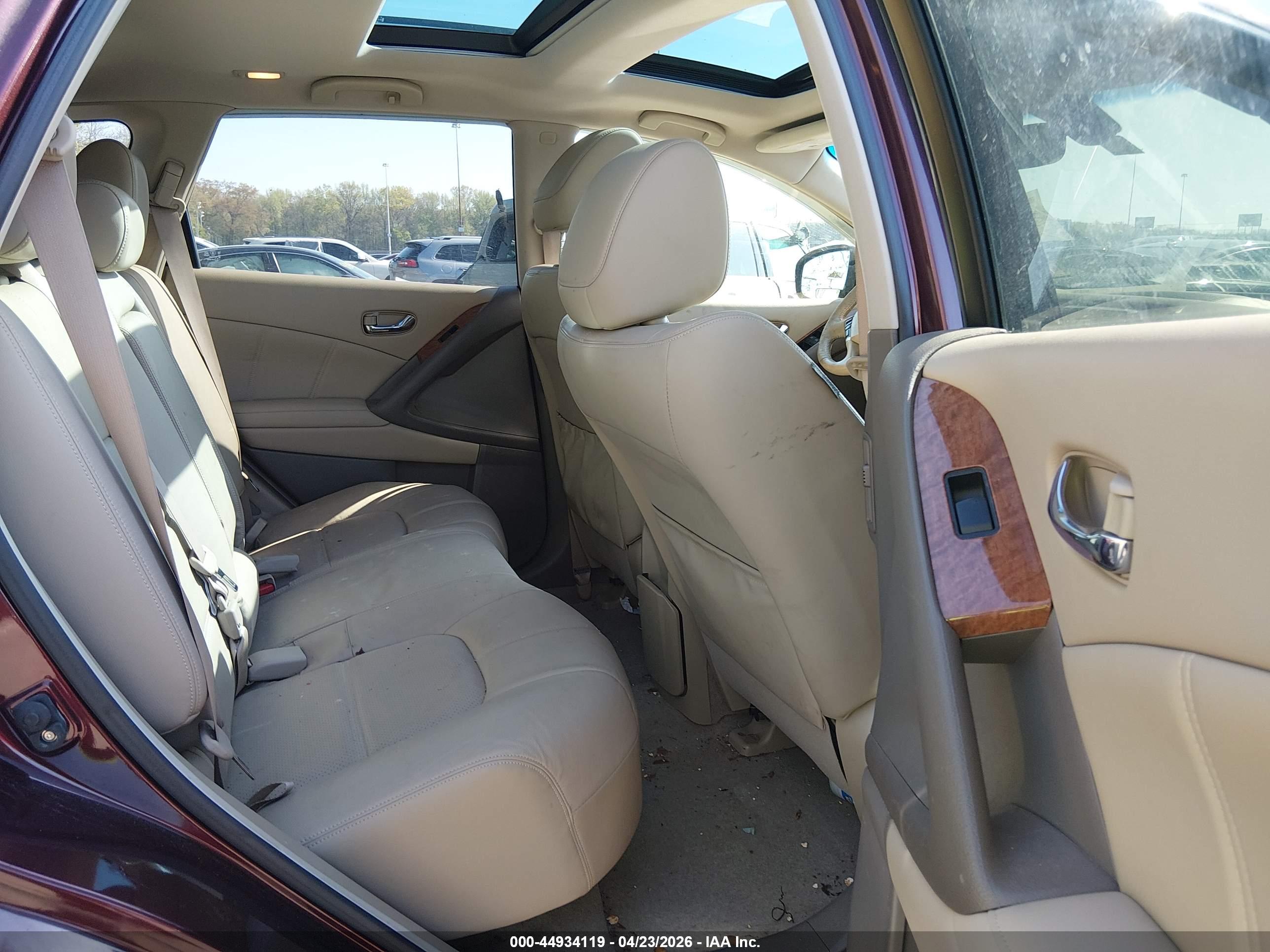 NISSAN MURANO image 8