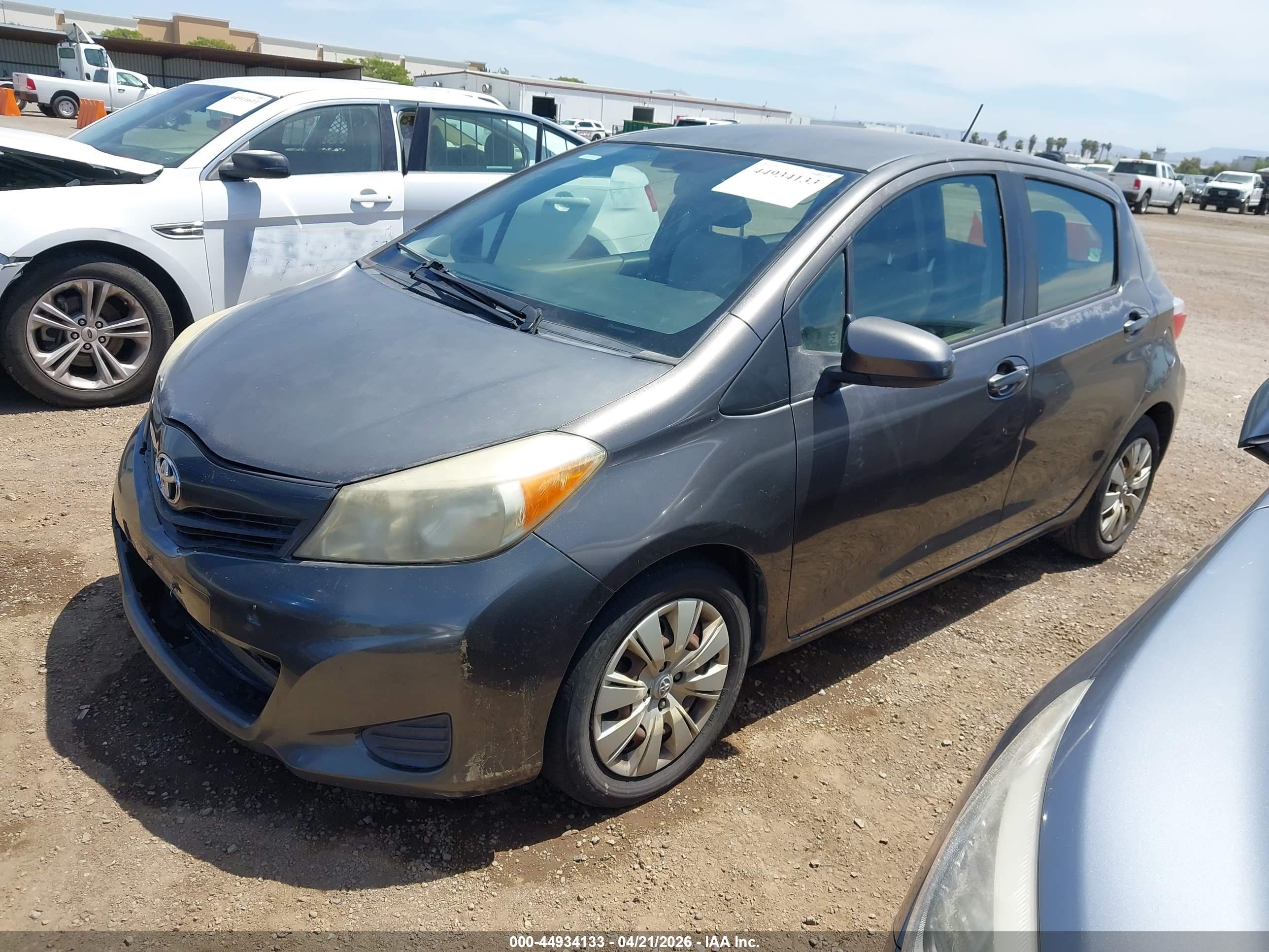 TOYOTA YARIS image 2