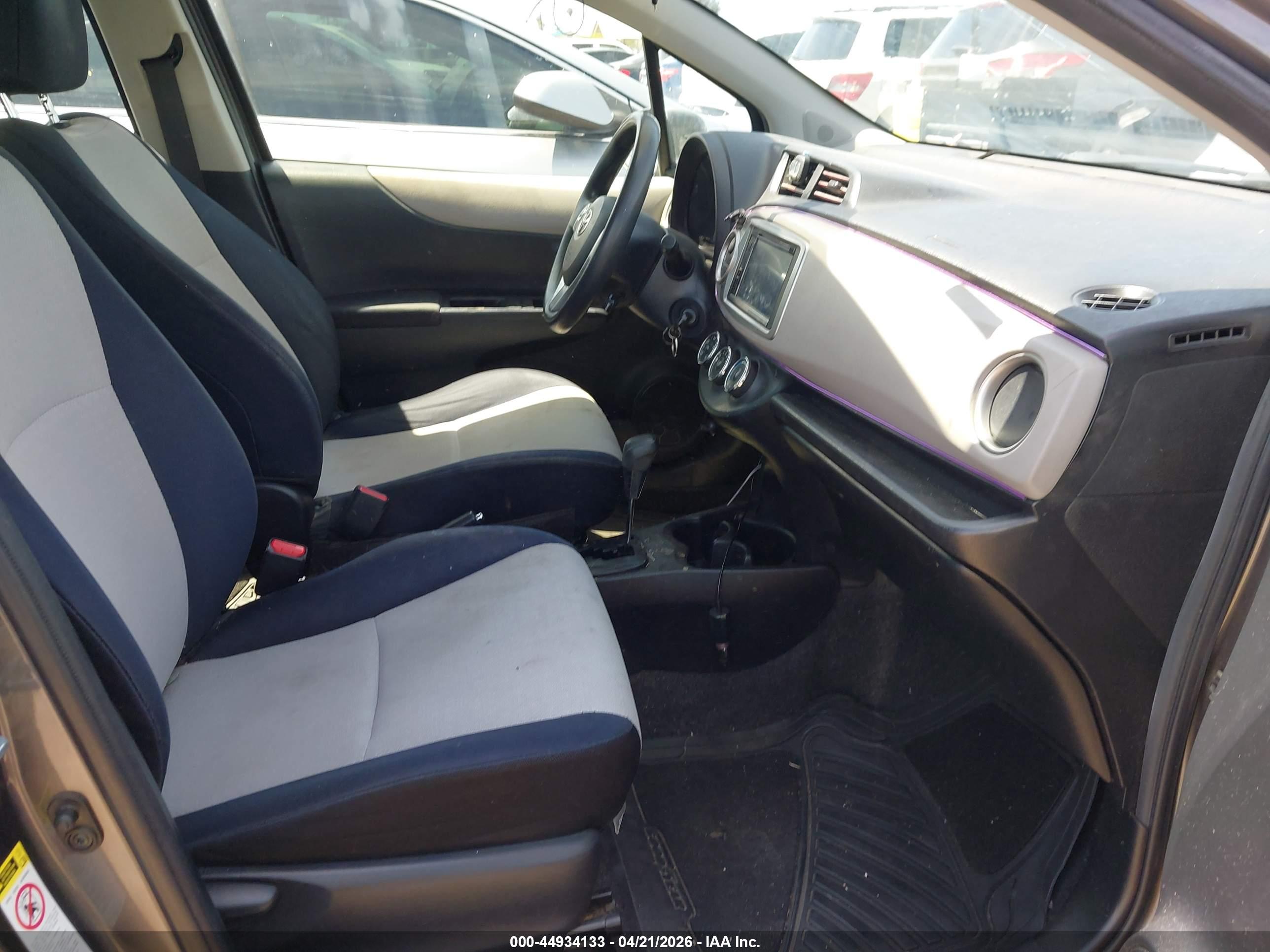 TOYOTA YARIS image 5