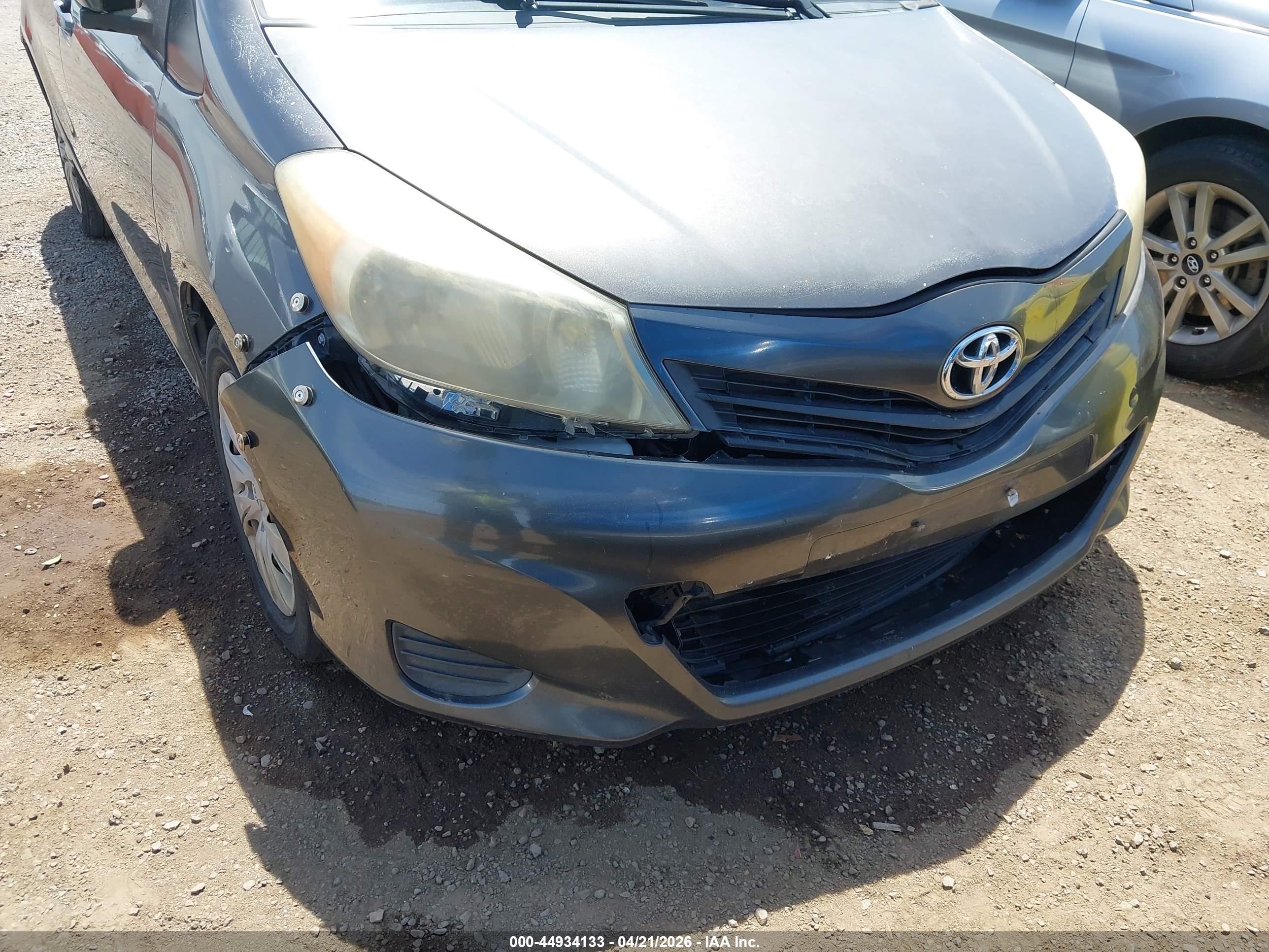 TOYOTA YARIS image 6