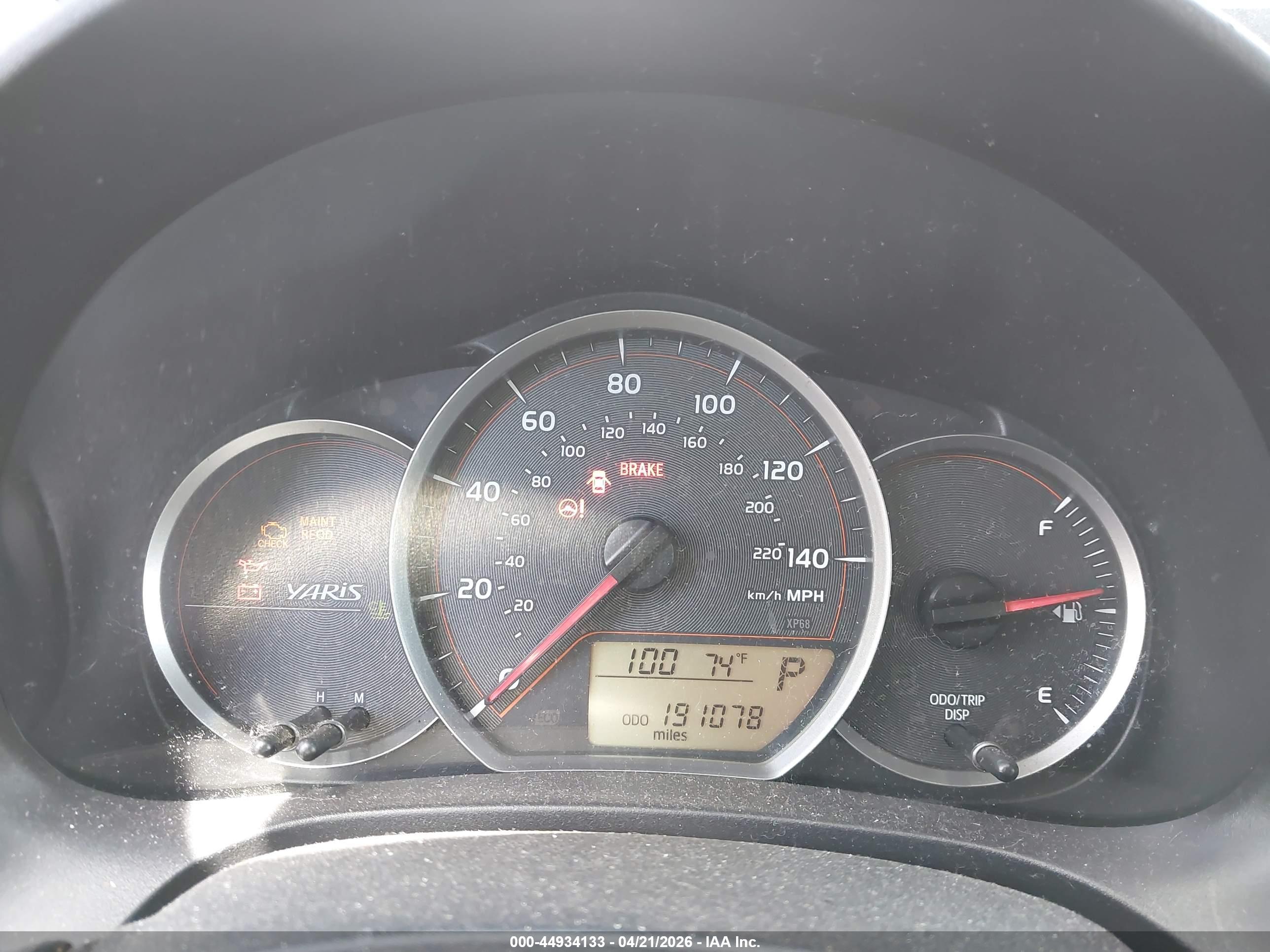 TOYOTA YARIS image 7