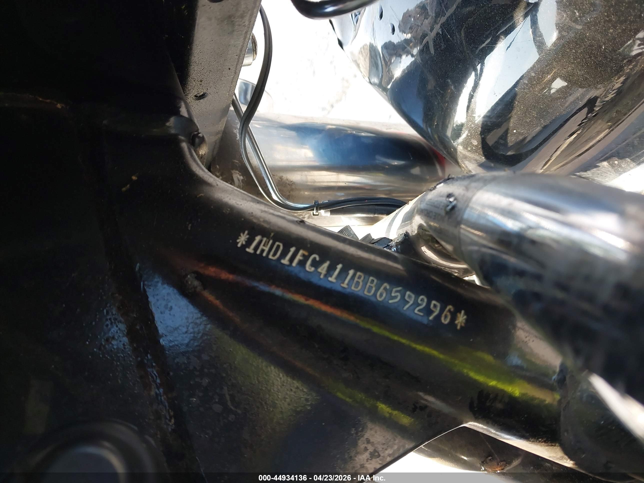 HARLEY-DAVIDSON FLHTCU image 10