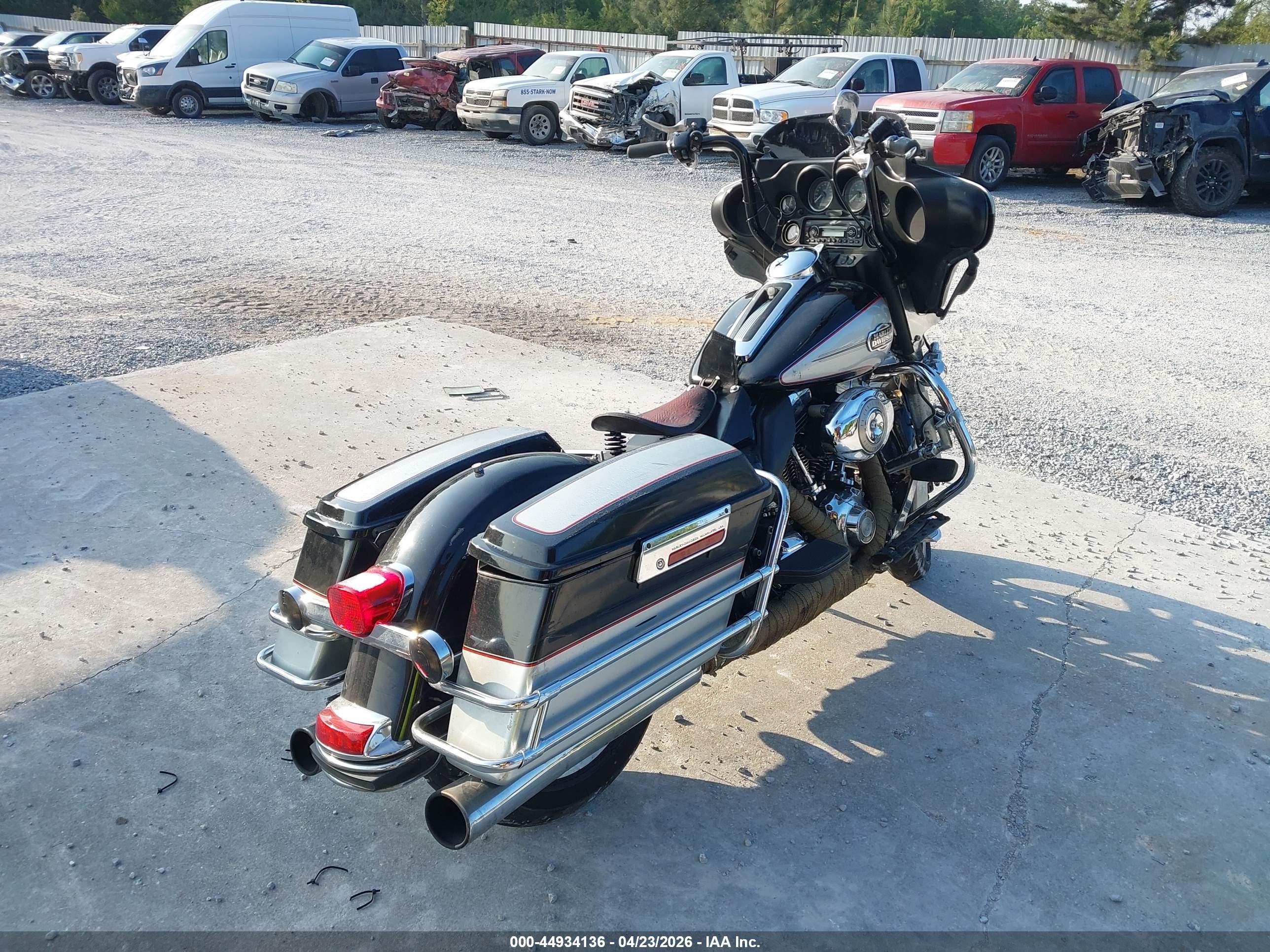 HARLEY-DAVIDSON FLHTCU image 4
