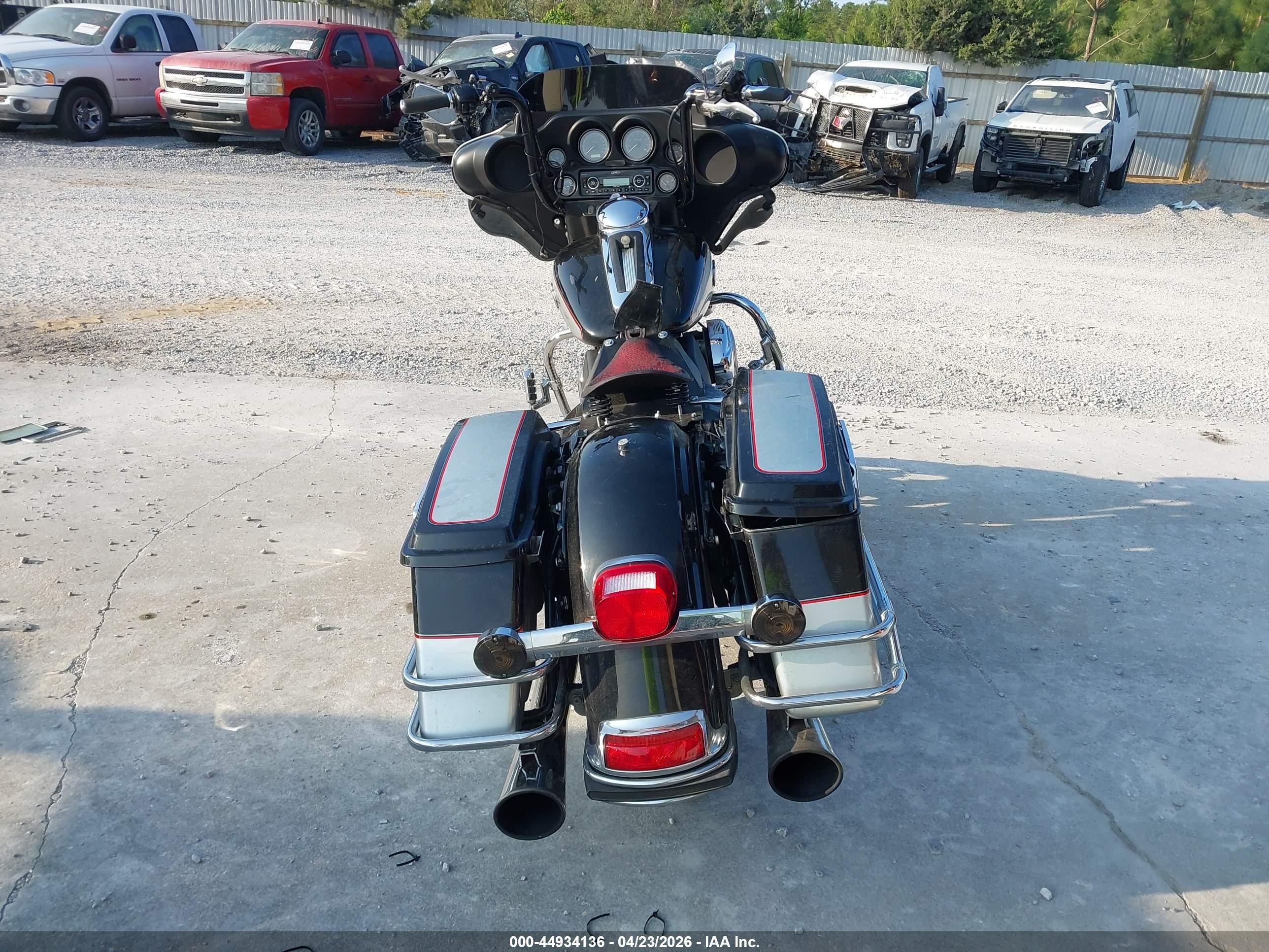 HARLEY-DAVIDSON FLHTCU image 6