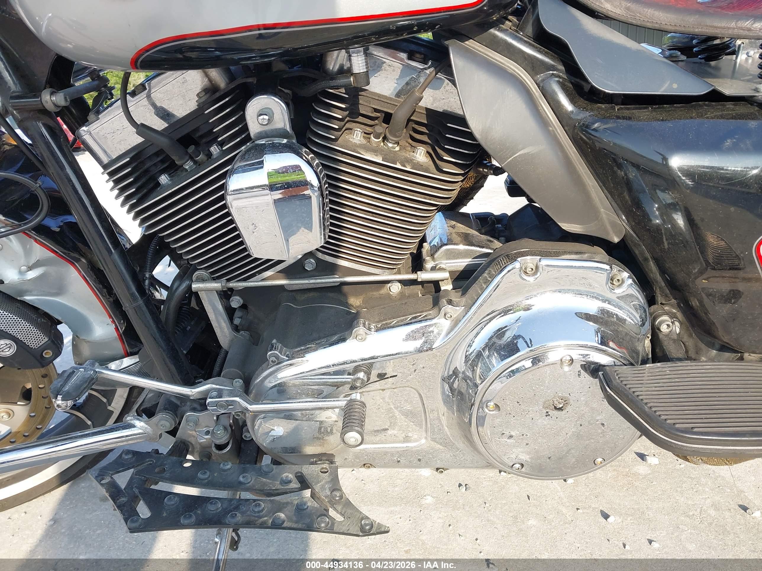 HARLEY-DAVIDSON FLHTCU image 9