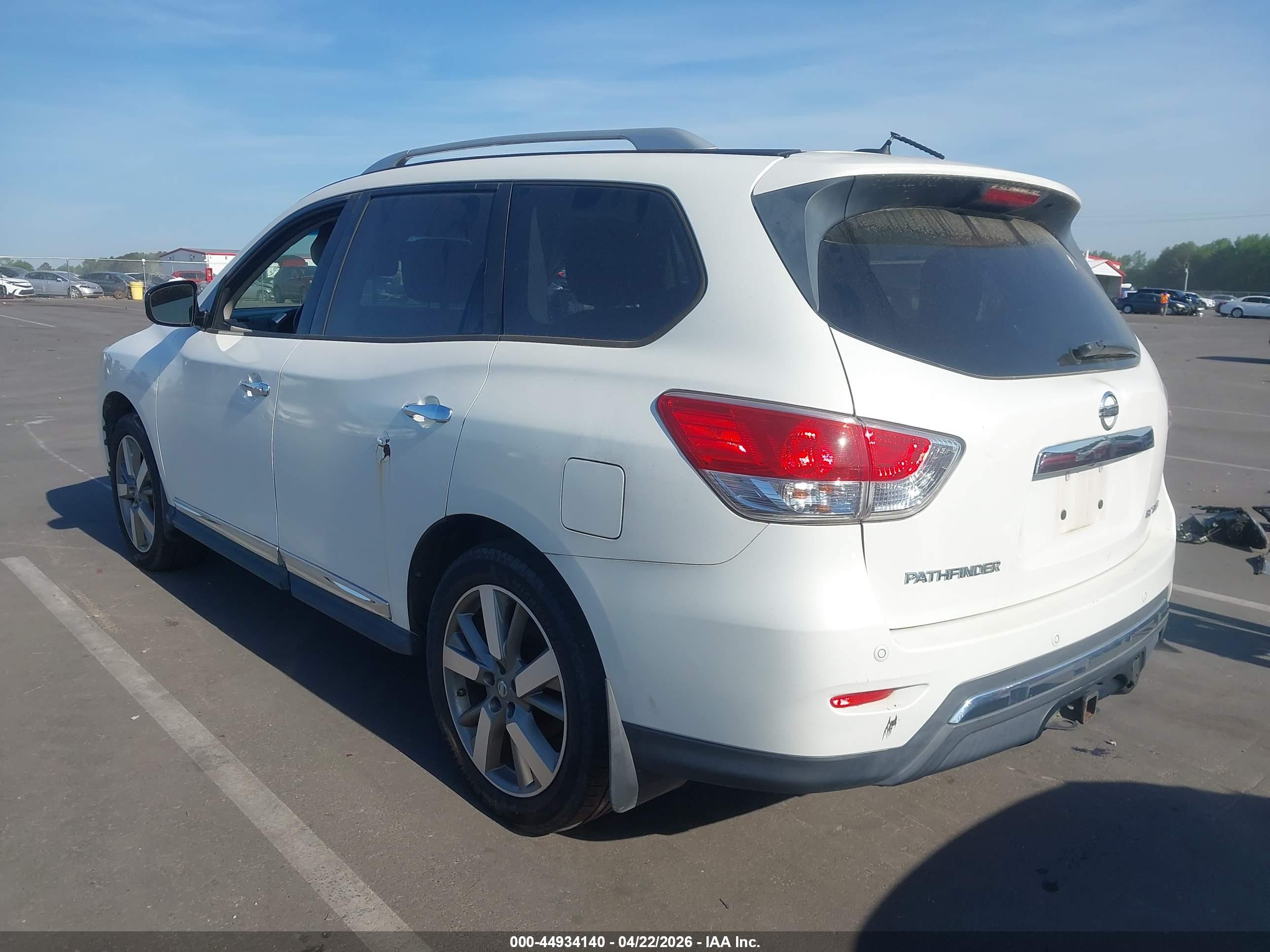 NISSAN PATHFINDER image 3