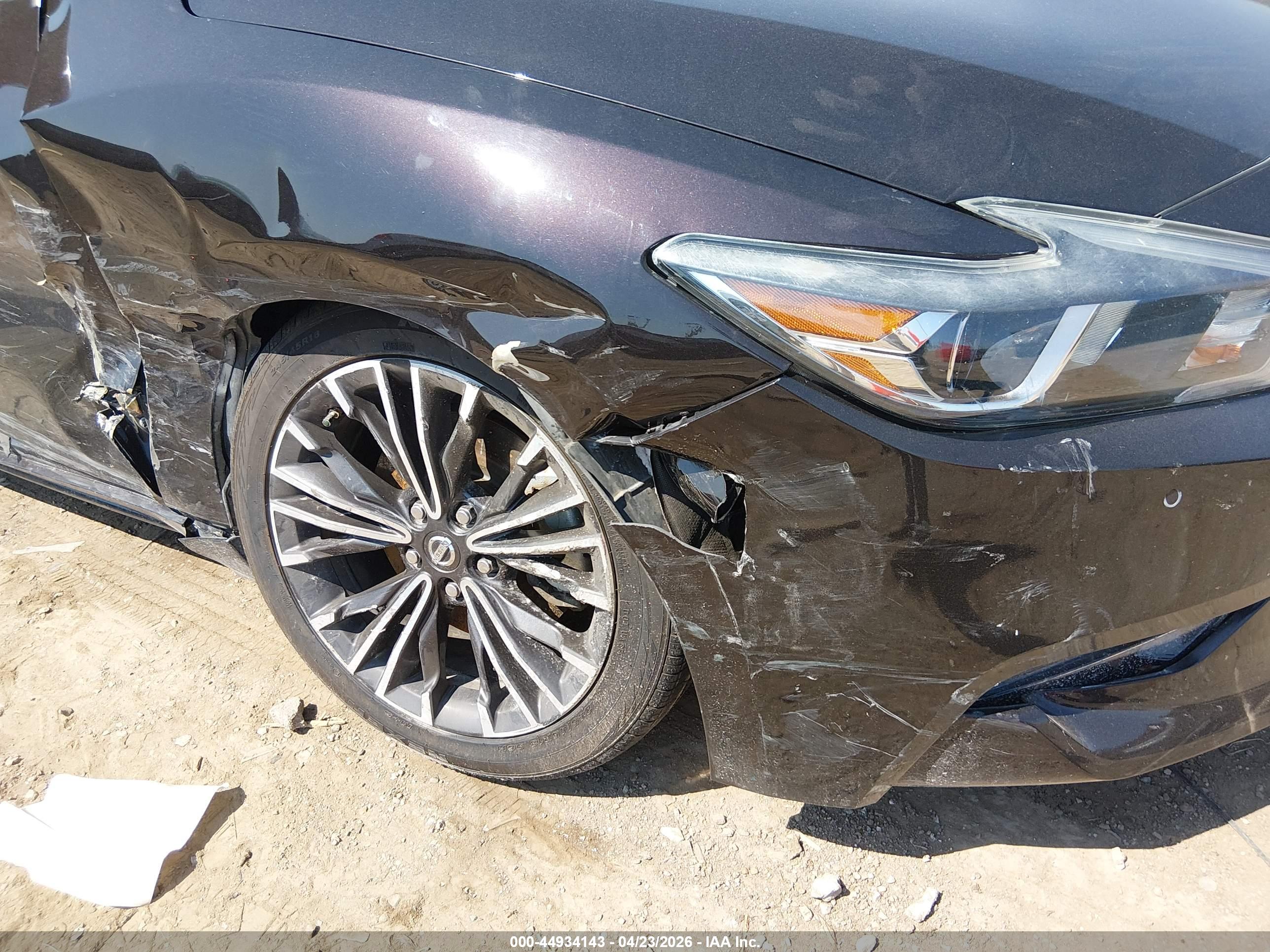 NISSAN MAXIMA image 6