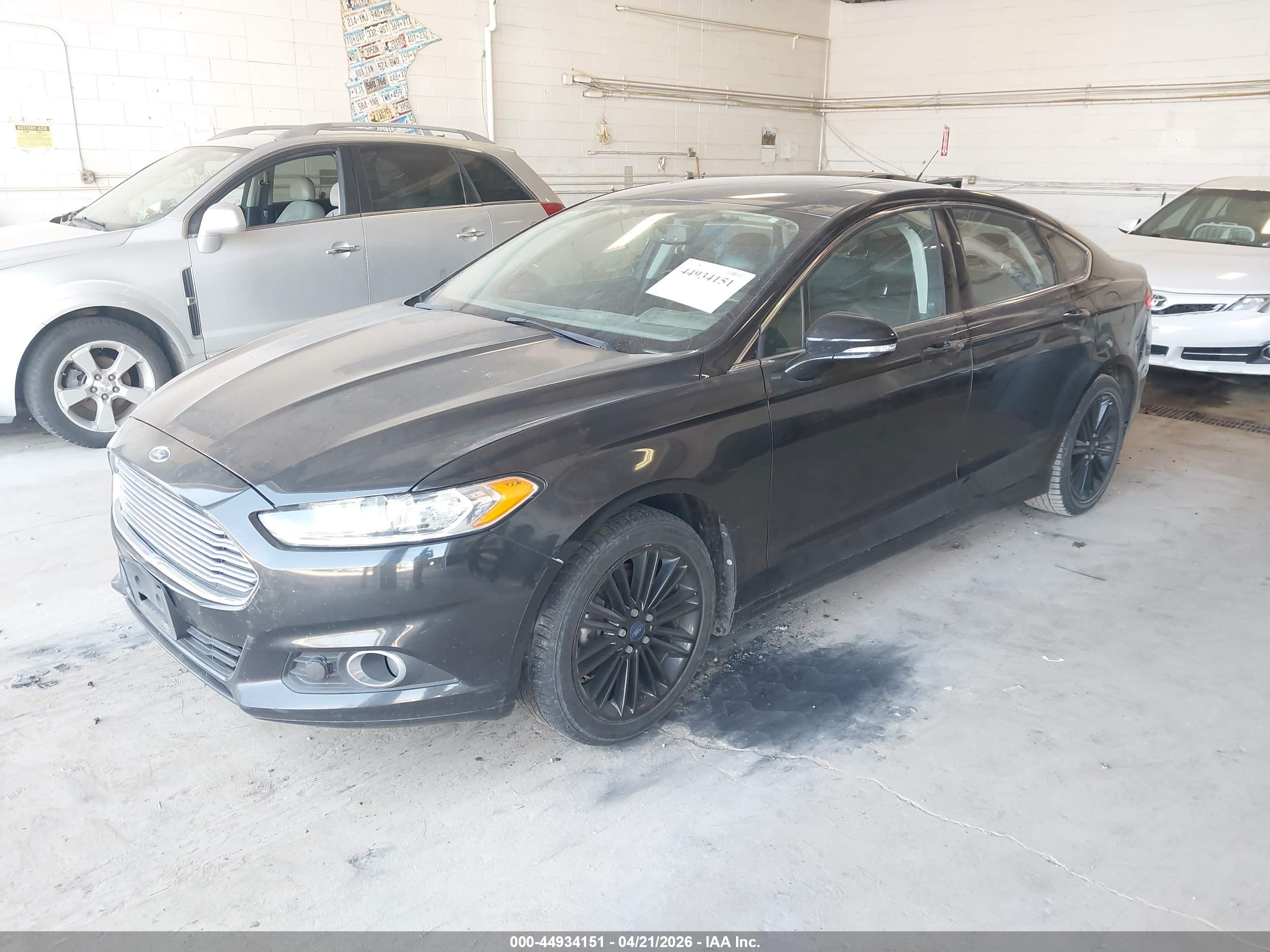 FORD FUSION image 2