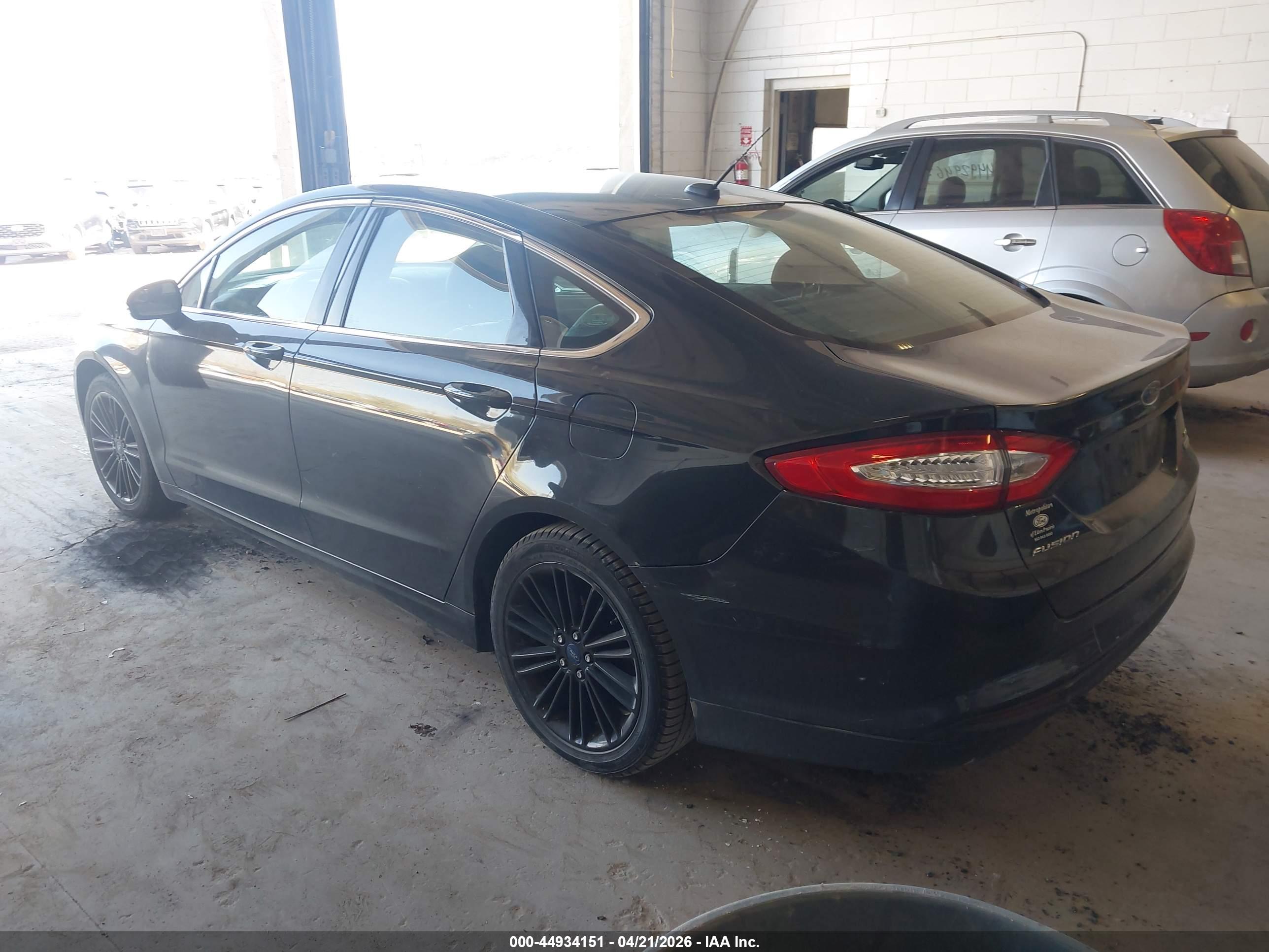 FORD FUSION image 3