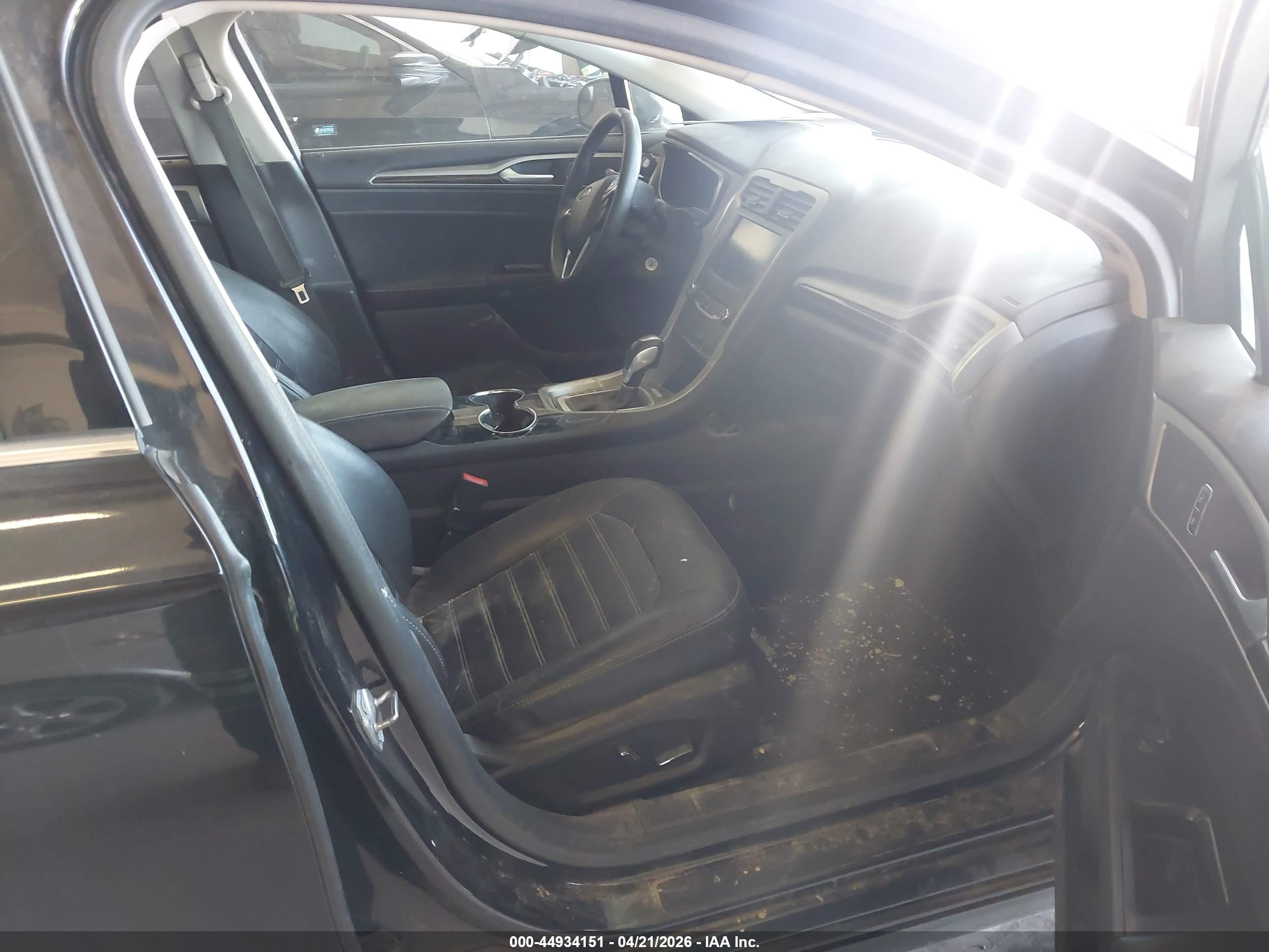 FORD FUSION image 5
