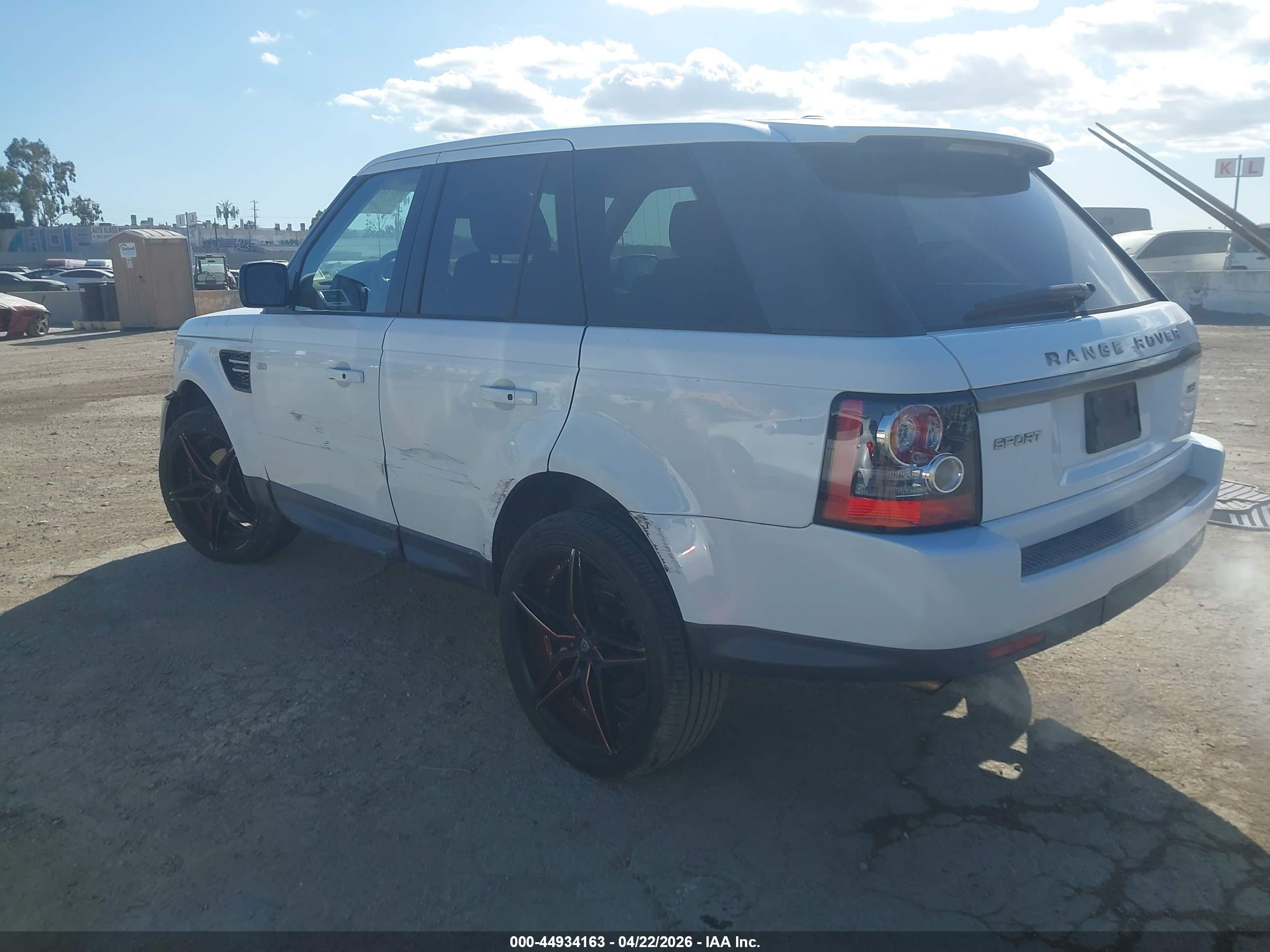 LAND ROVER image 3
