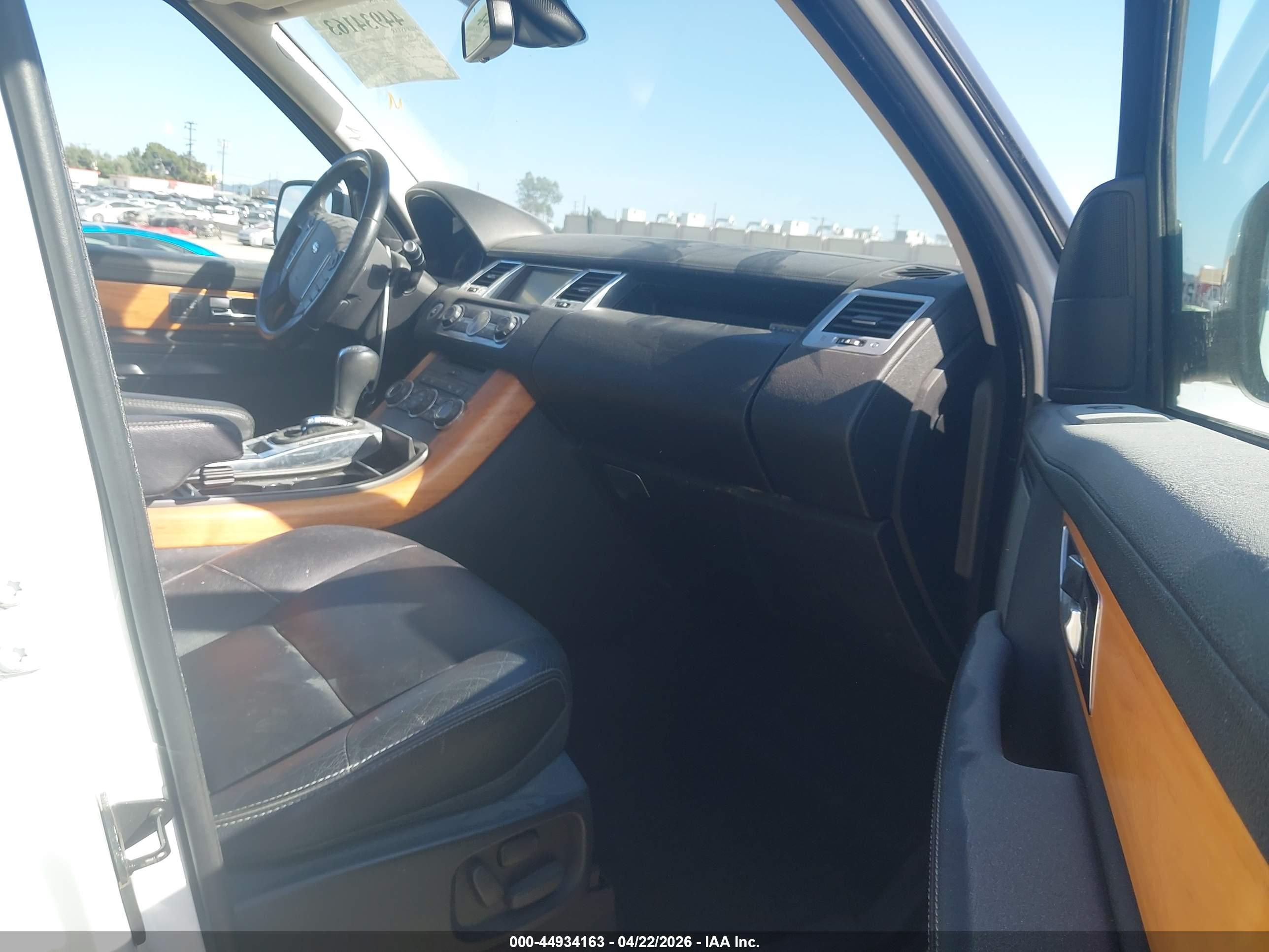 LAND ROVER image 5