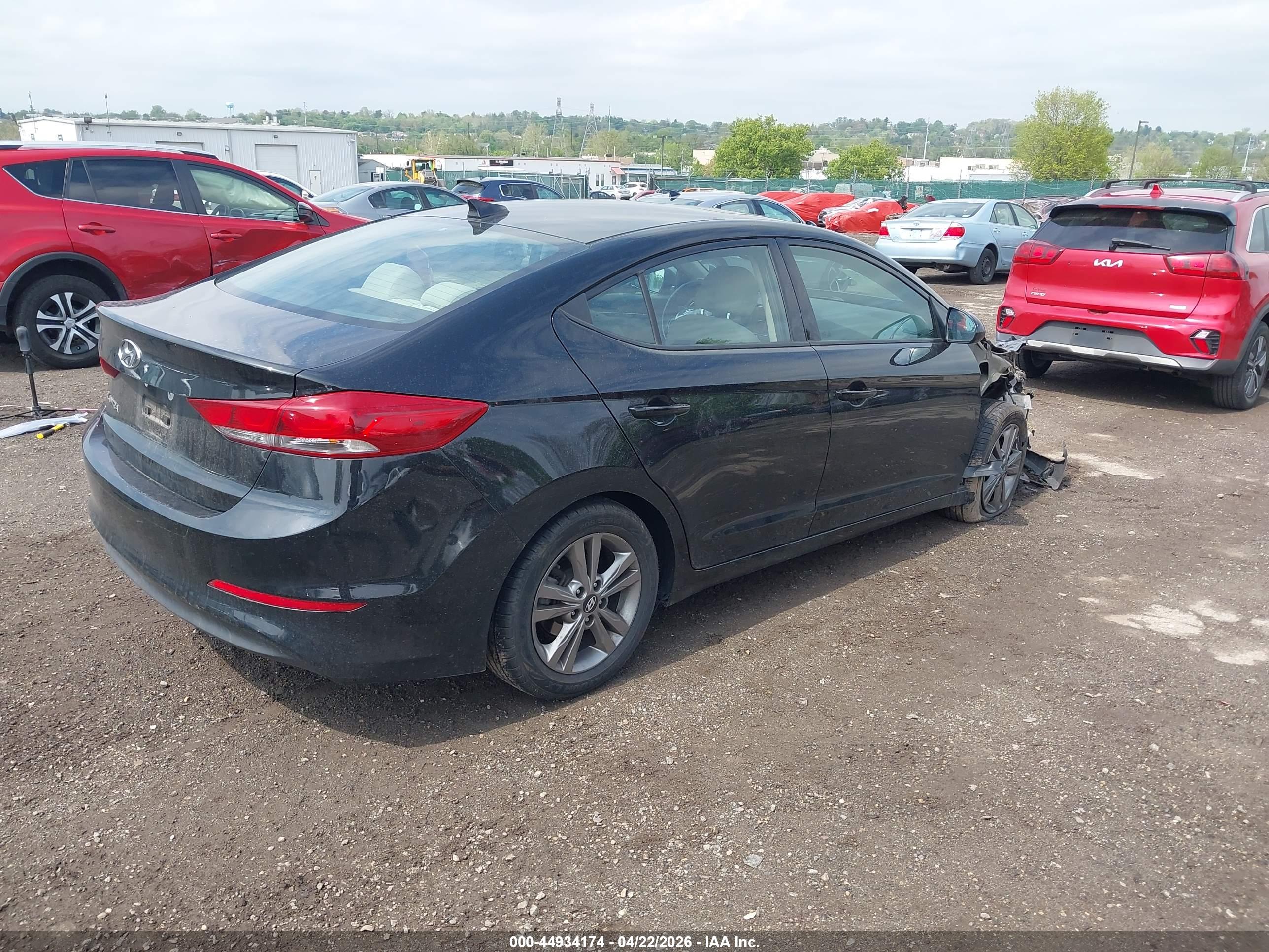 HYUNDAI ELANTRA image 4
