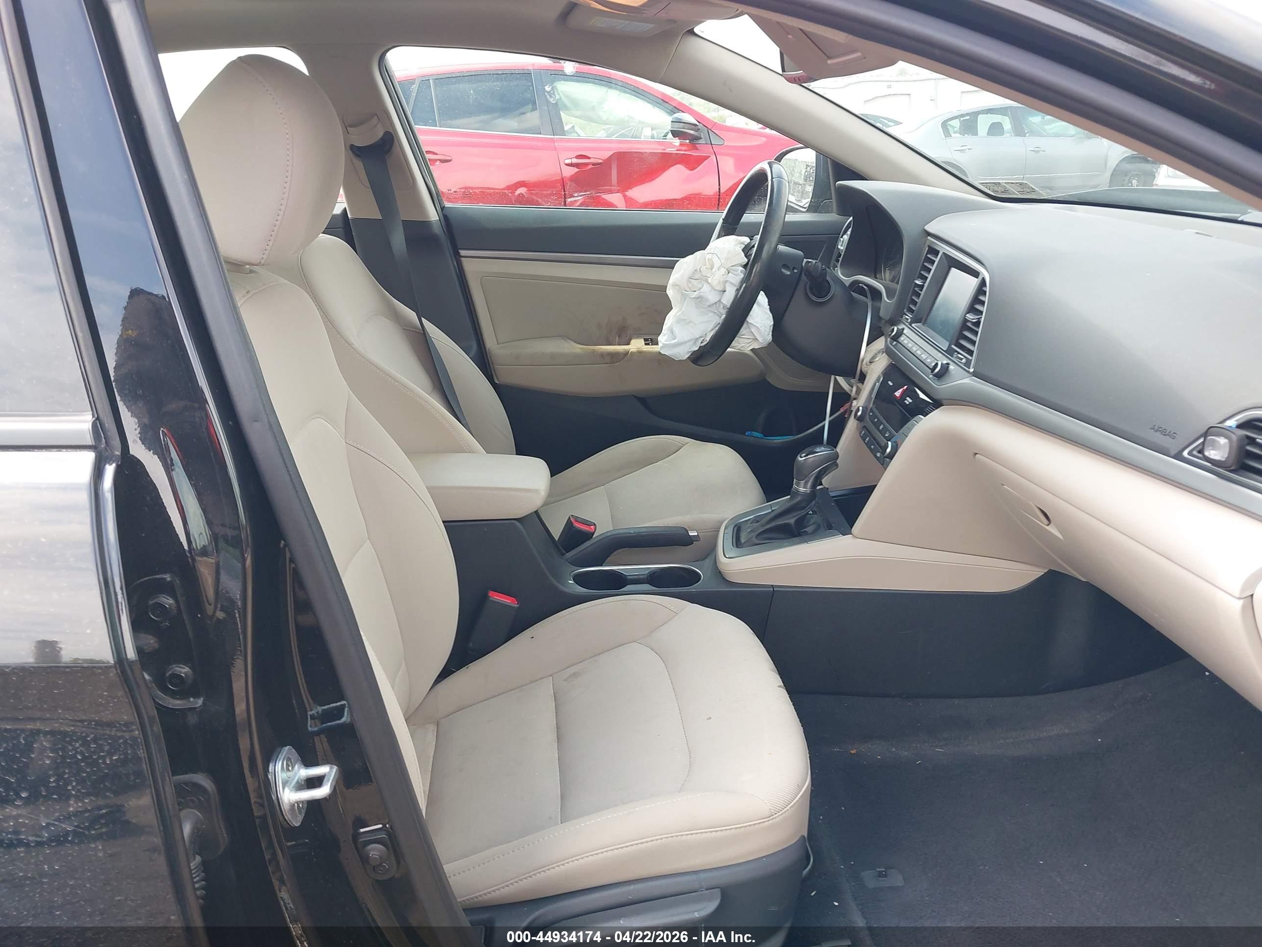 HYUNDAI ELANTRA image 5