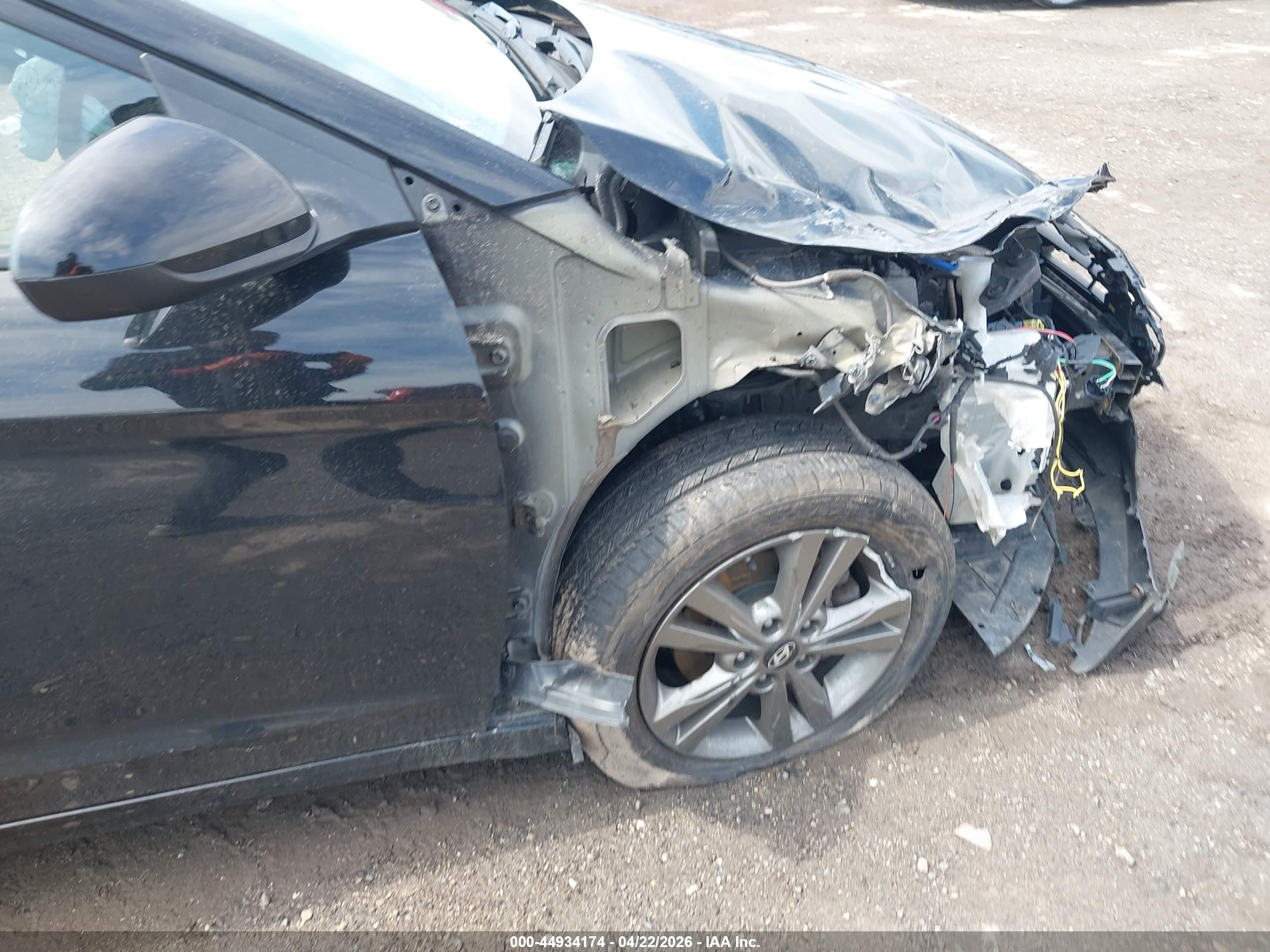 HYUNDAI ELANTRA image 6