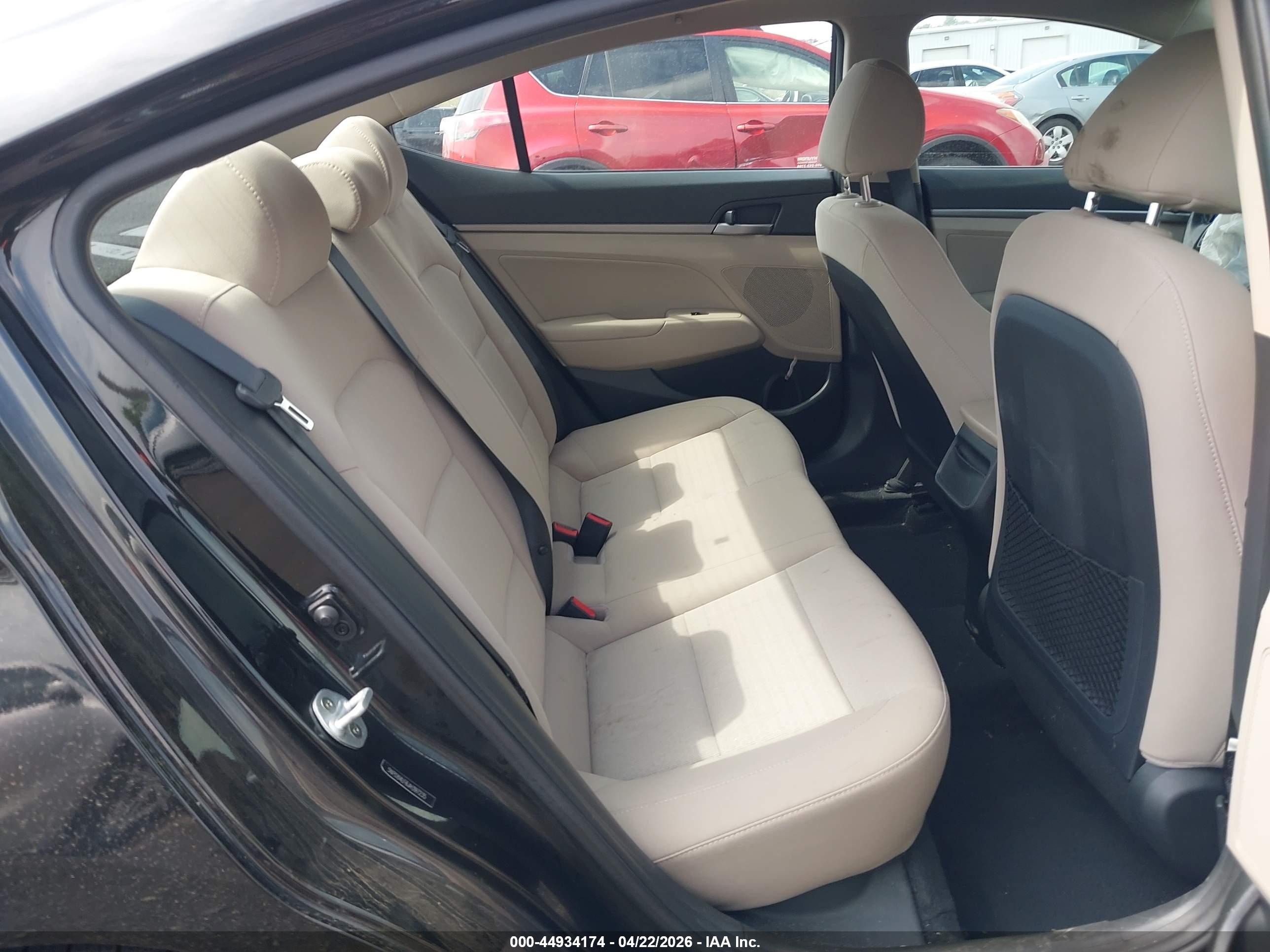 HYUNDAI ELANTRA image 8