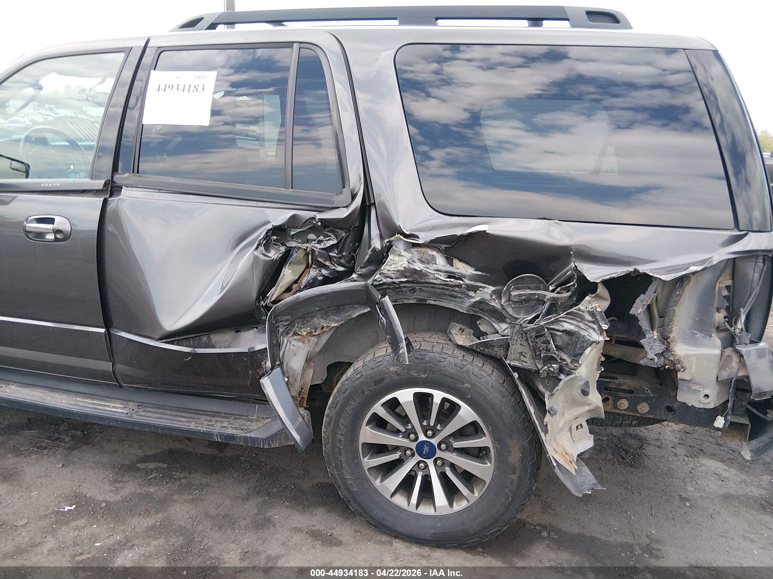 FORD EXPEDITION image 6