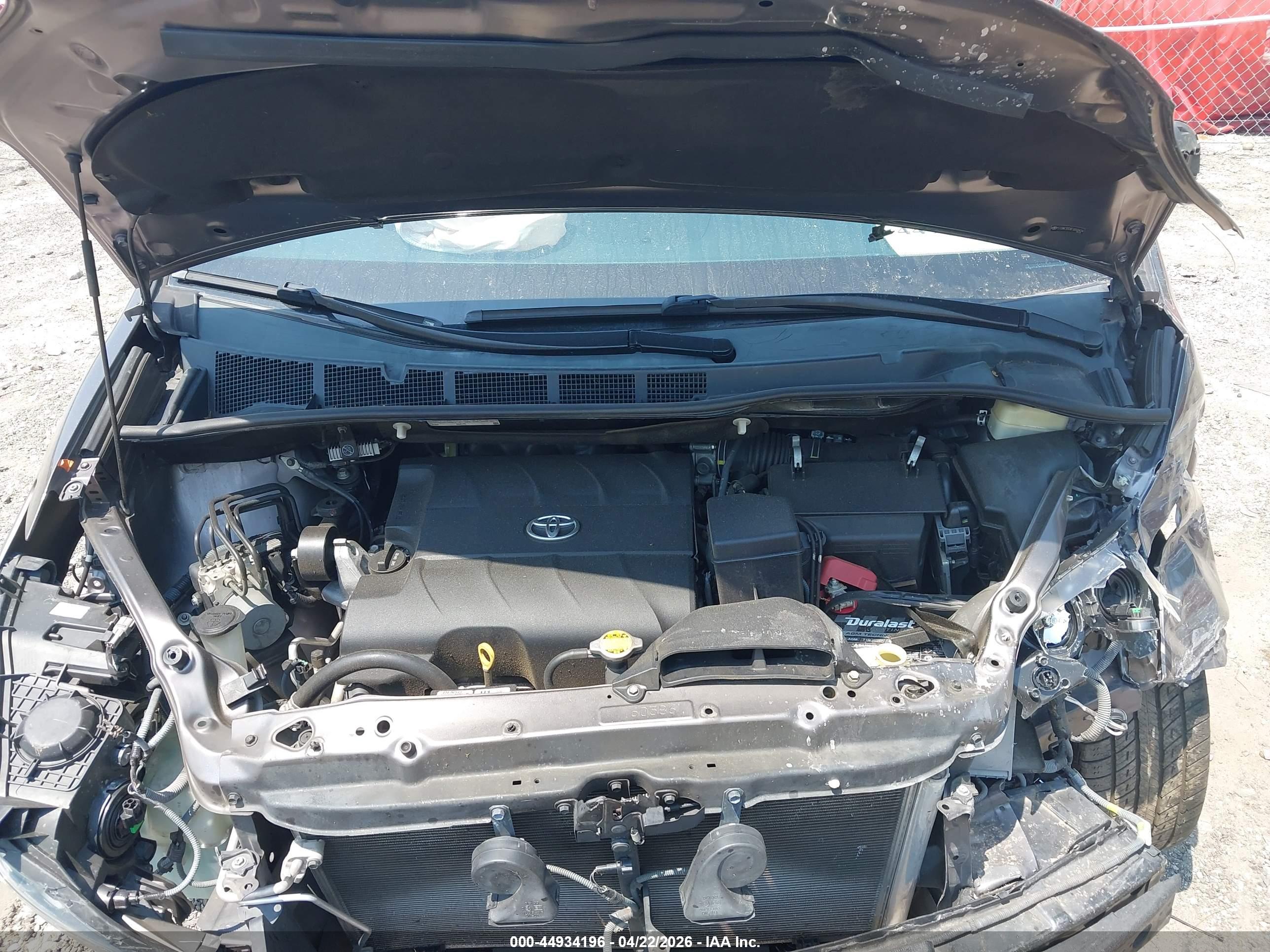 TOYOTA SIENNA image 10