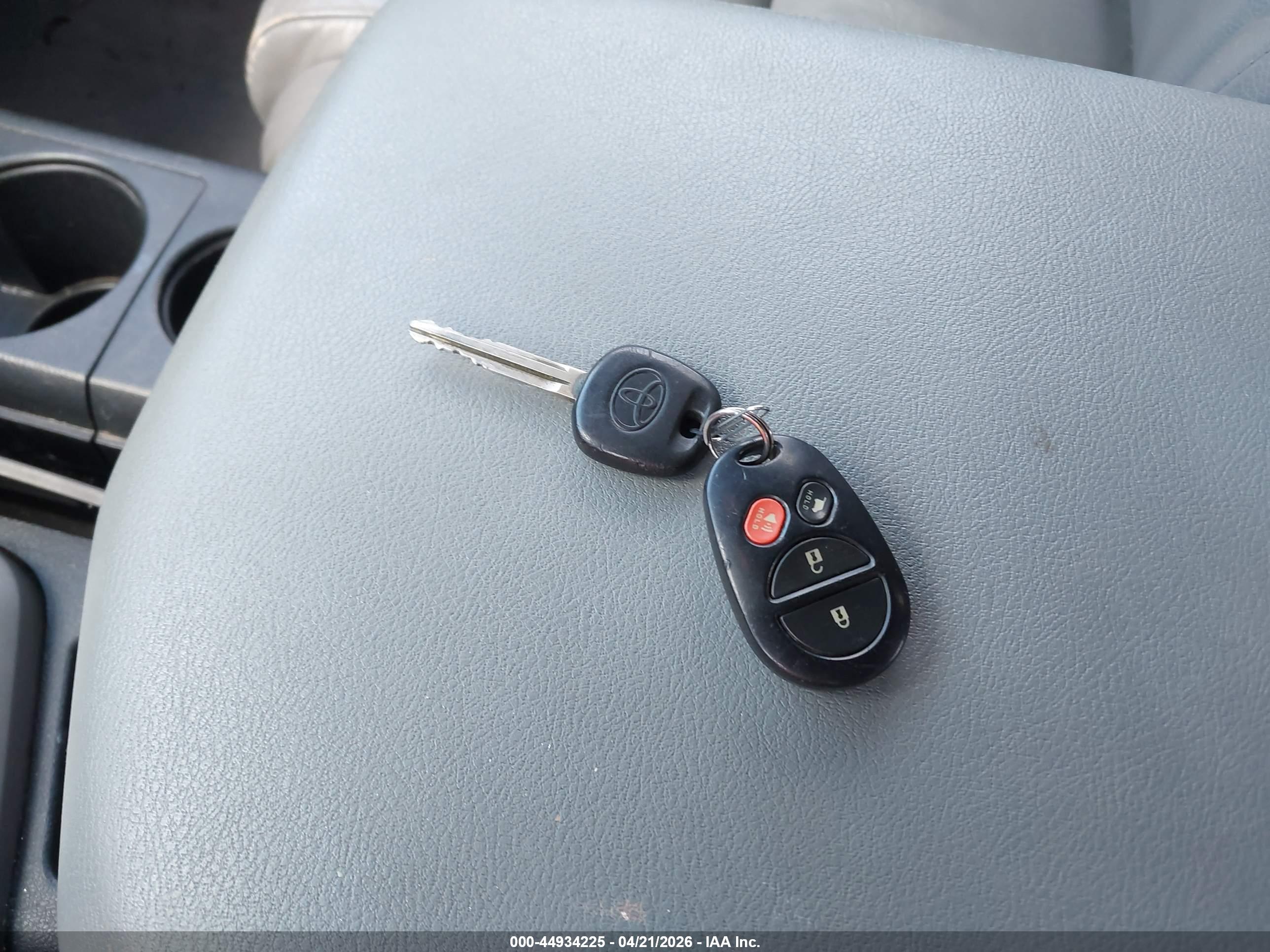 TOYOTA SEQUOIA image 11