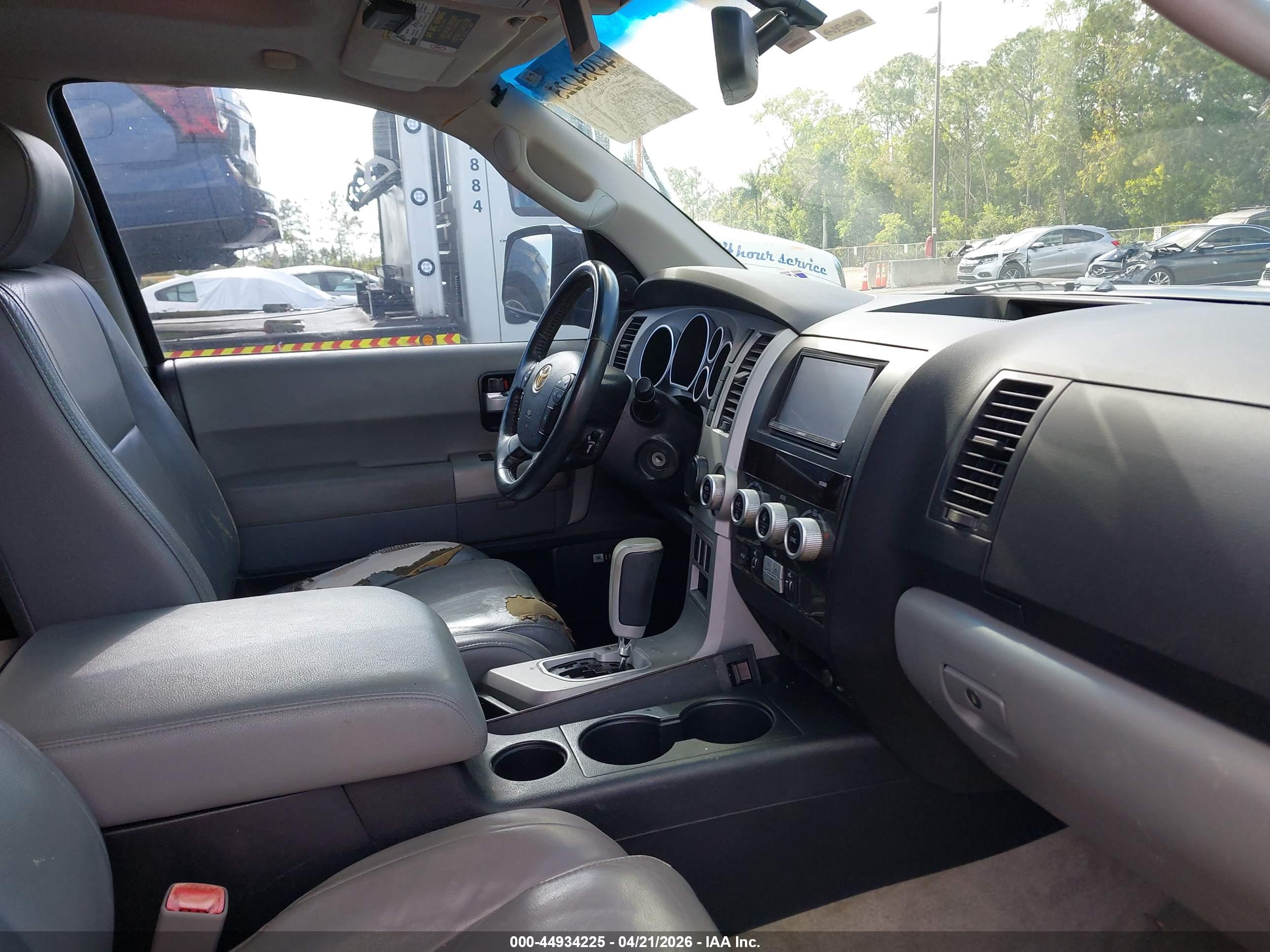 TOYOTA SEQUOIA image 5