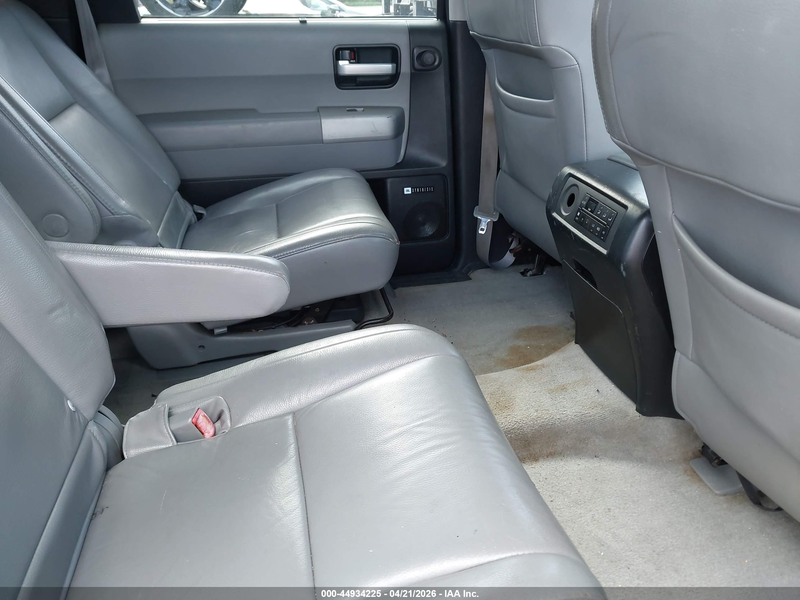 TOYOTA SEQUOIA image 8