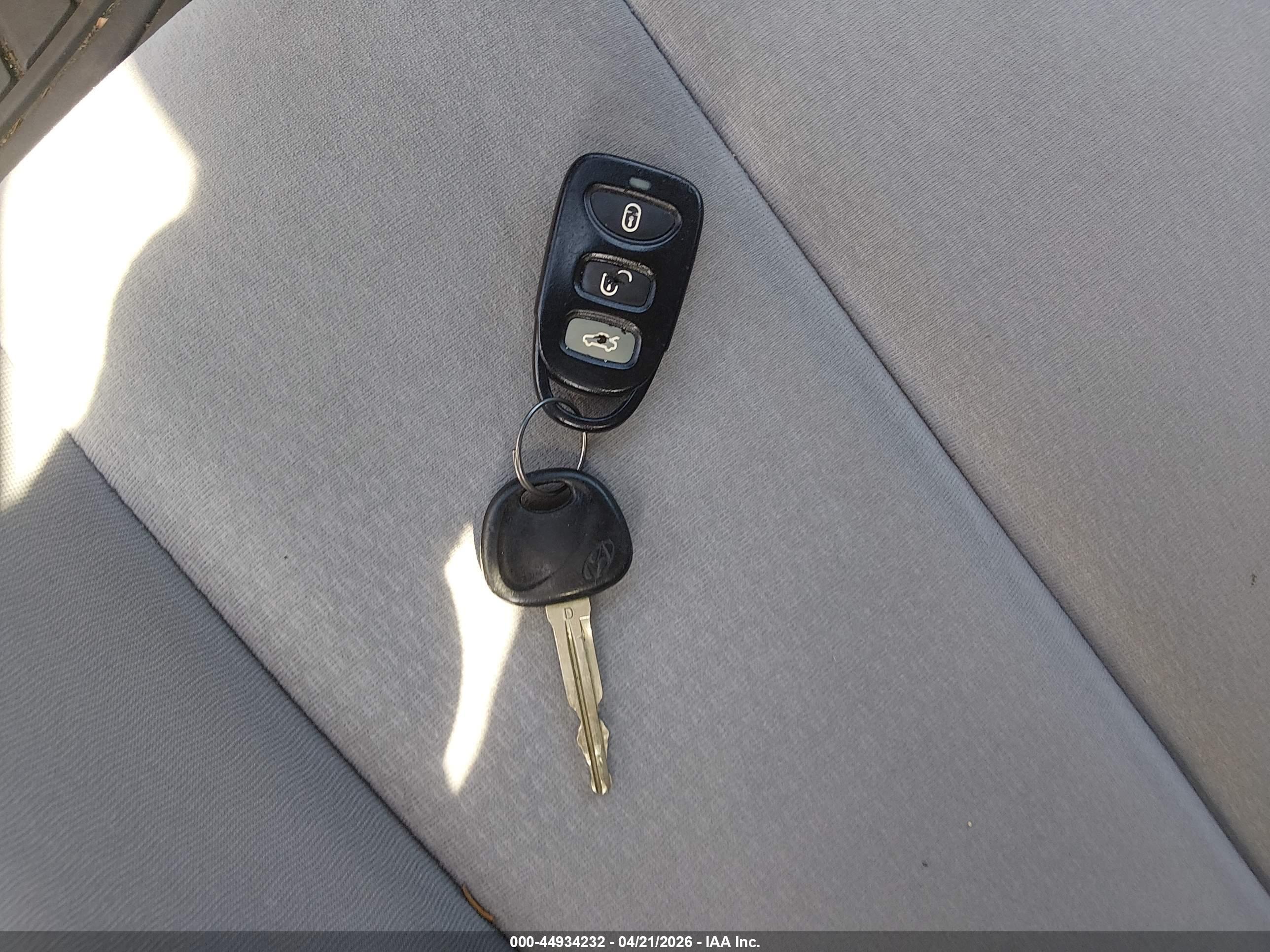 HYUNDAI ELANTRA image 11