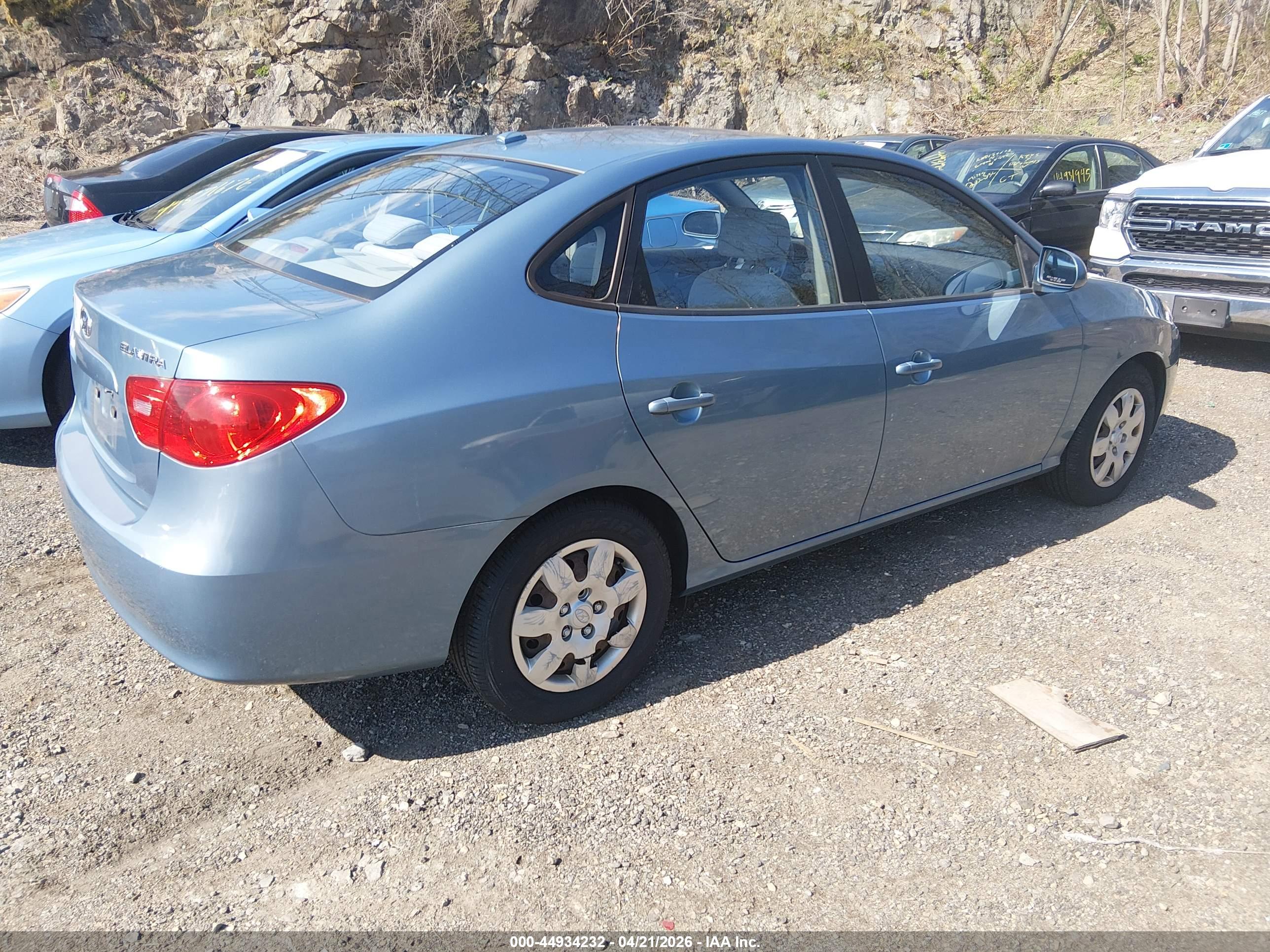 HYUNDAI ELANTRA image 4