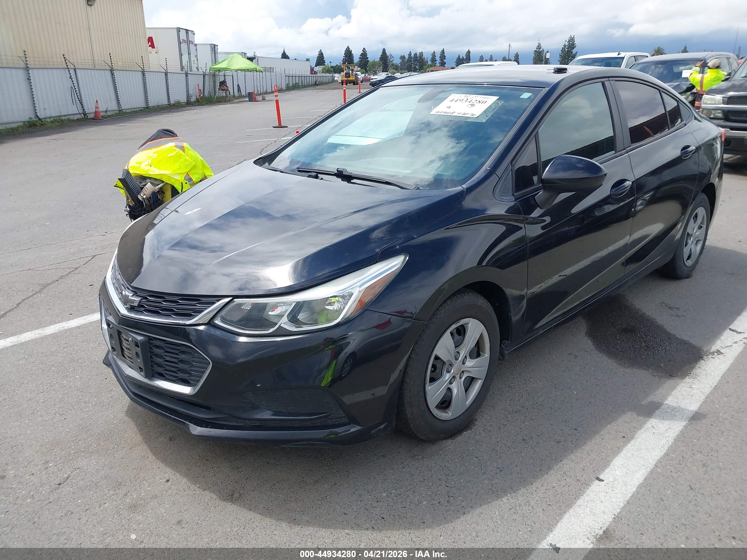 CHEVROLET CRUZE image 2