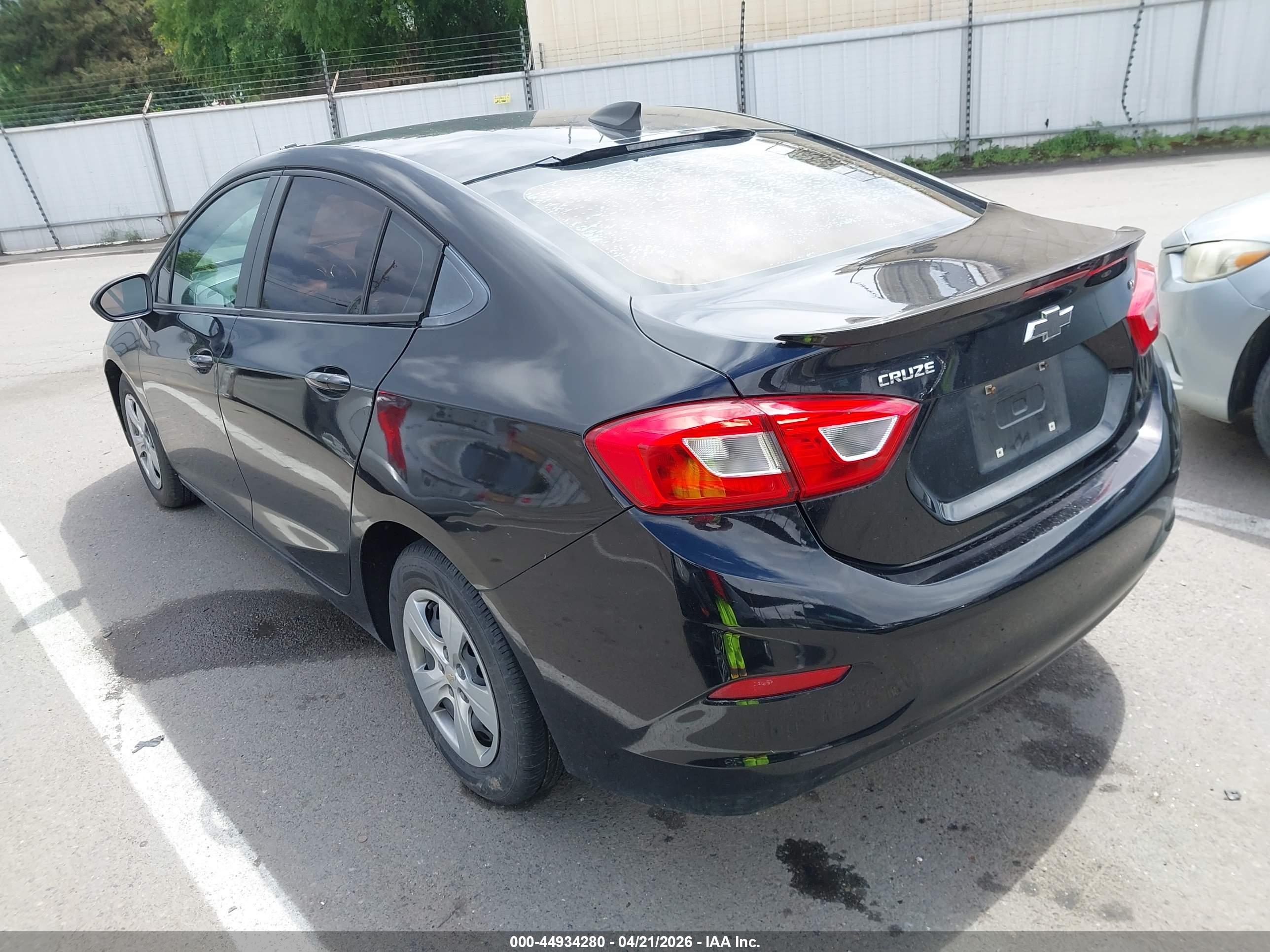 CHEVROLET CRUZE image 3