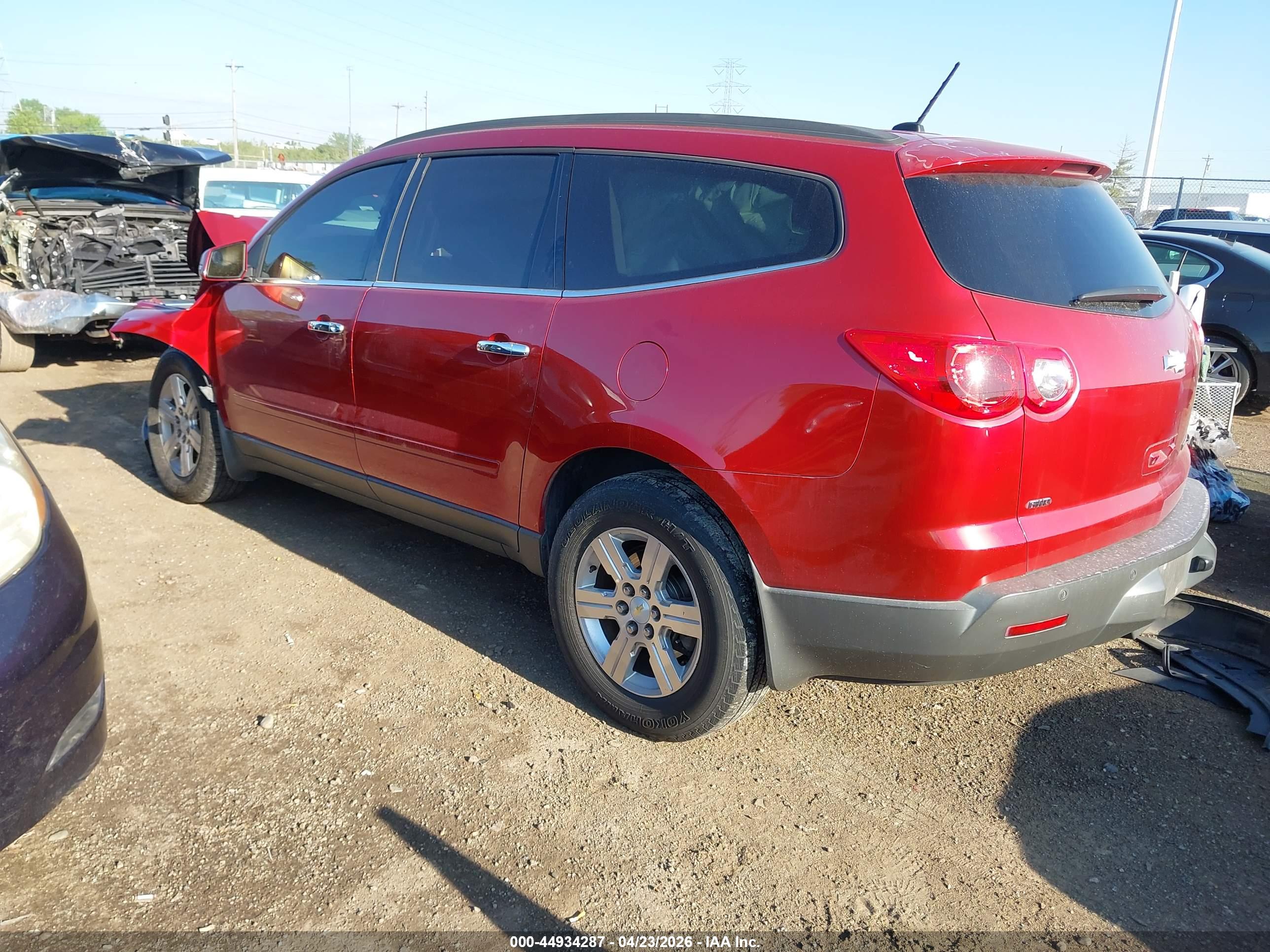 CHEVROLET TRAVERSE image 3