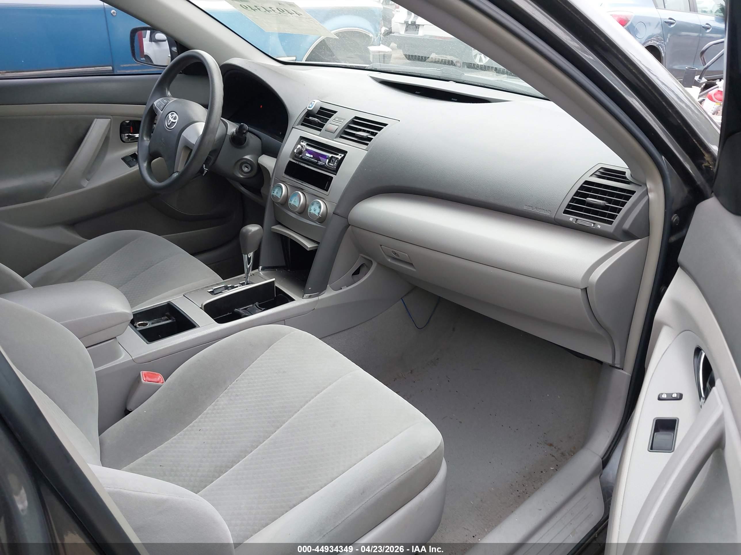 TOYOTA CAMRY image 5