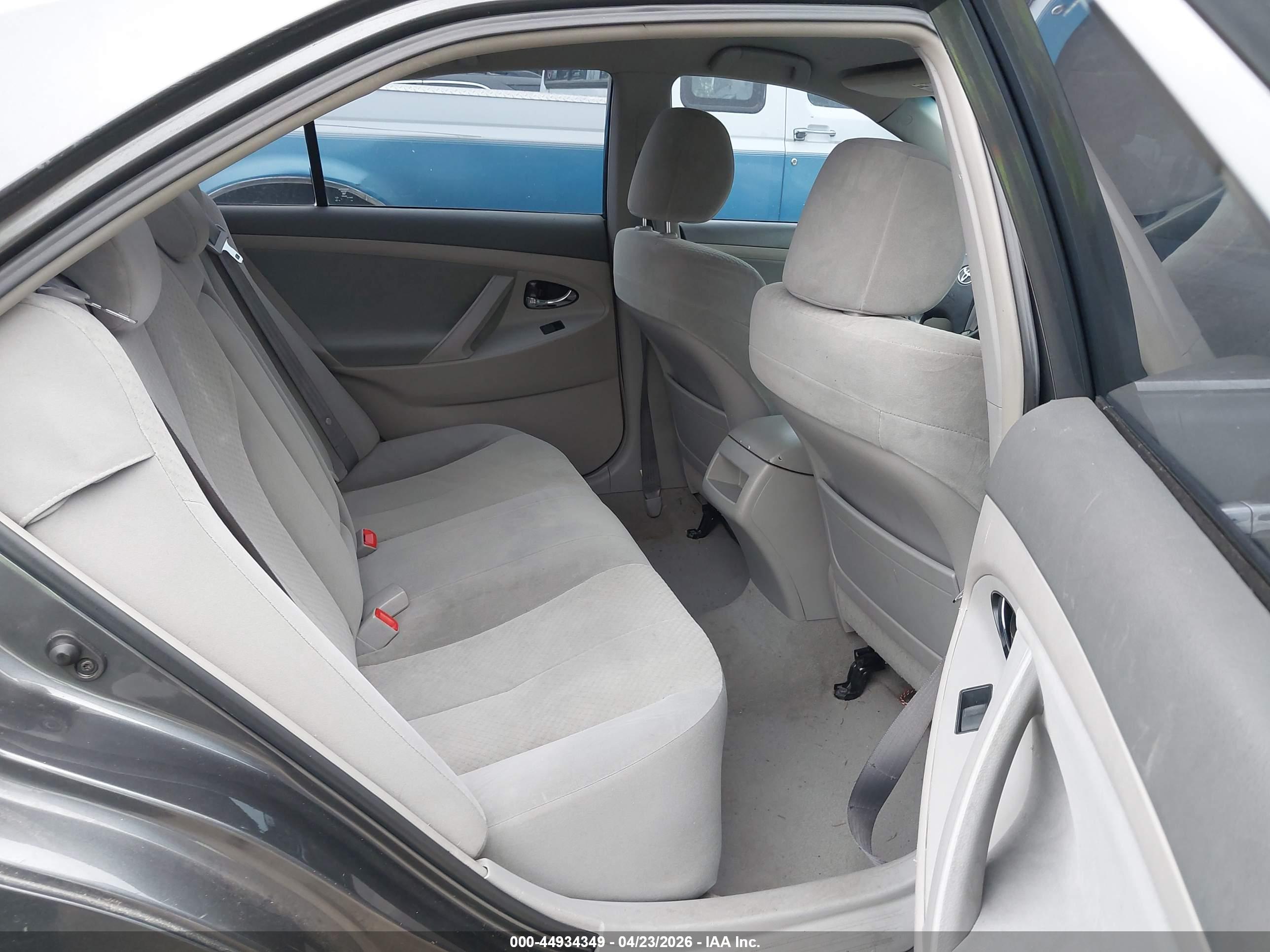 TOYOTA CAMRY image 8