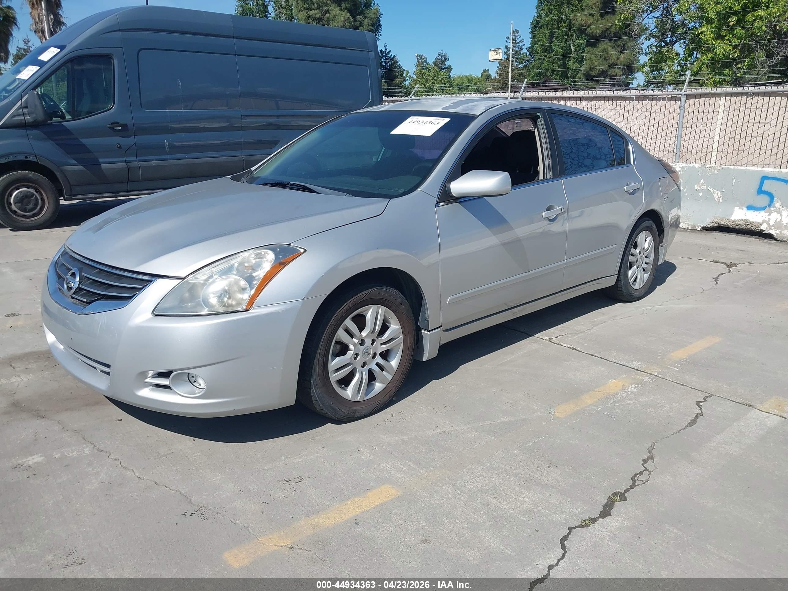 NISSAN ALTIMA image 2