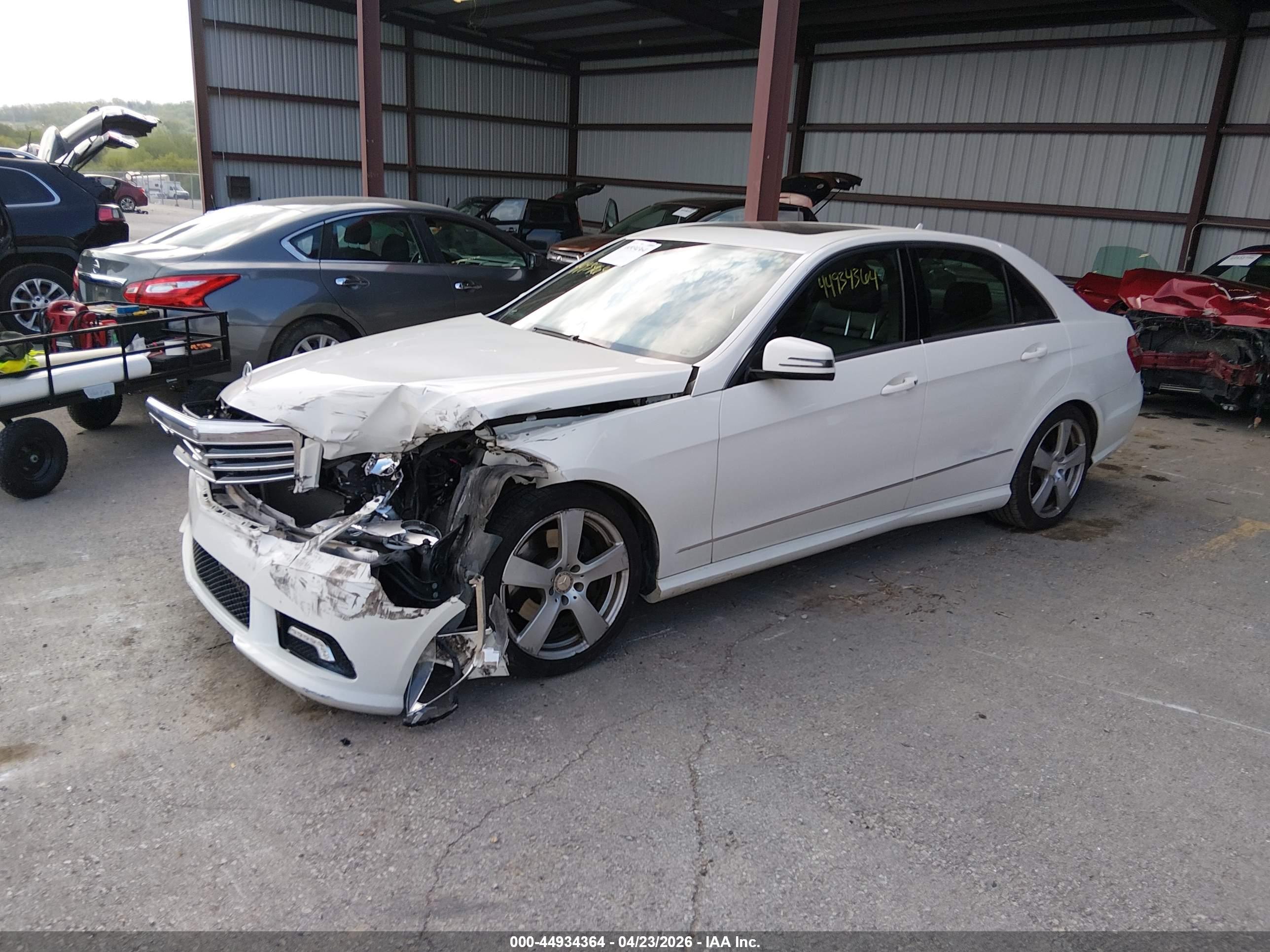 MERCEDES-BENZ E image 2
