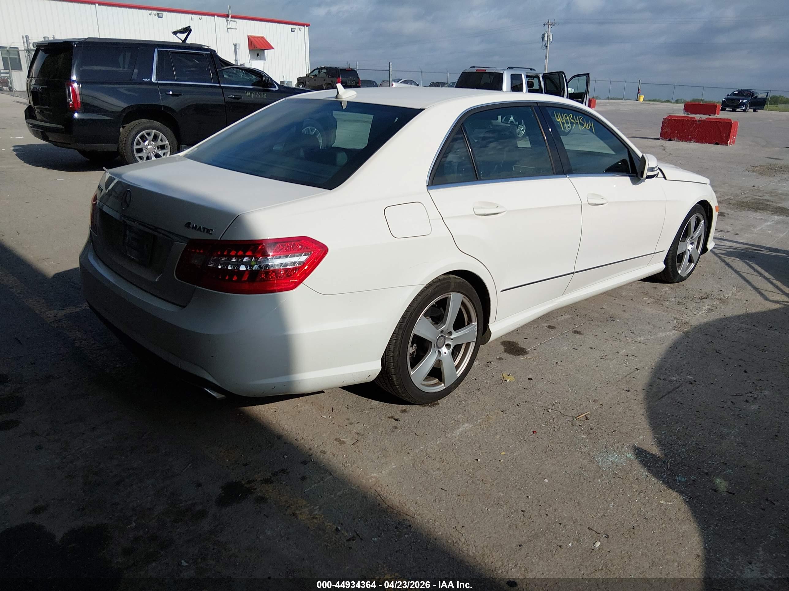 MERCEDES-BENZ E image 4