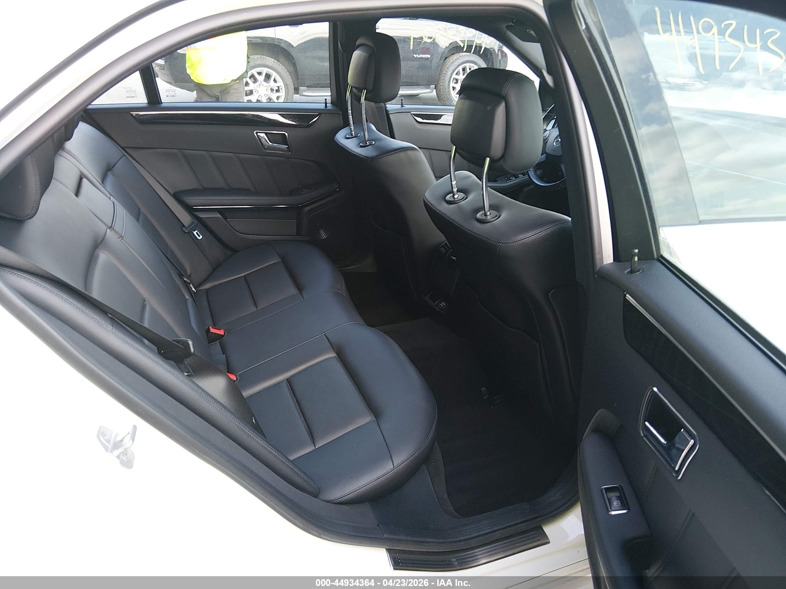 MERCEDES-BENZ E image 8