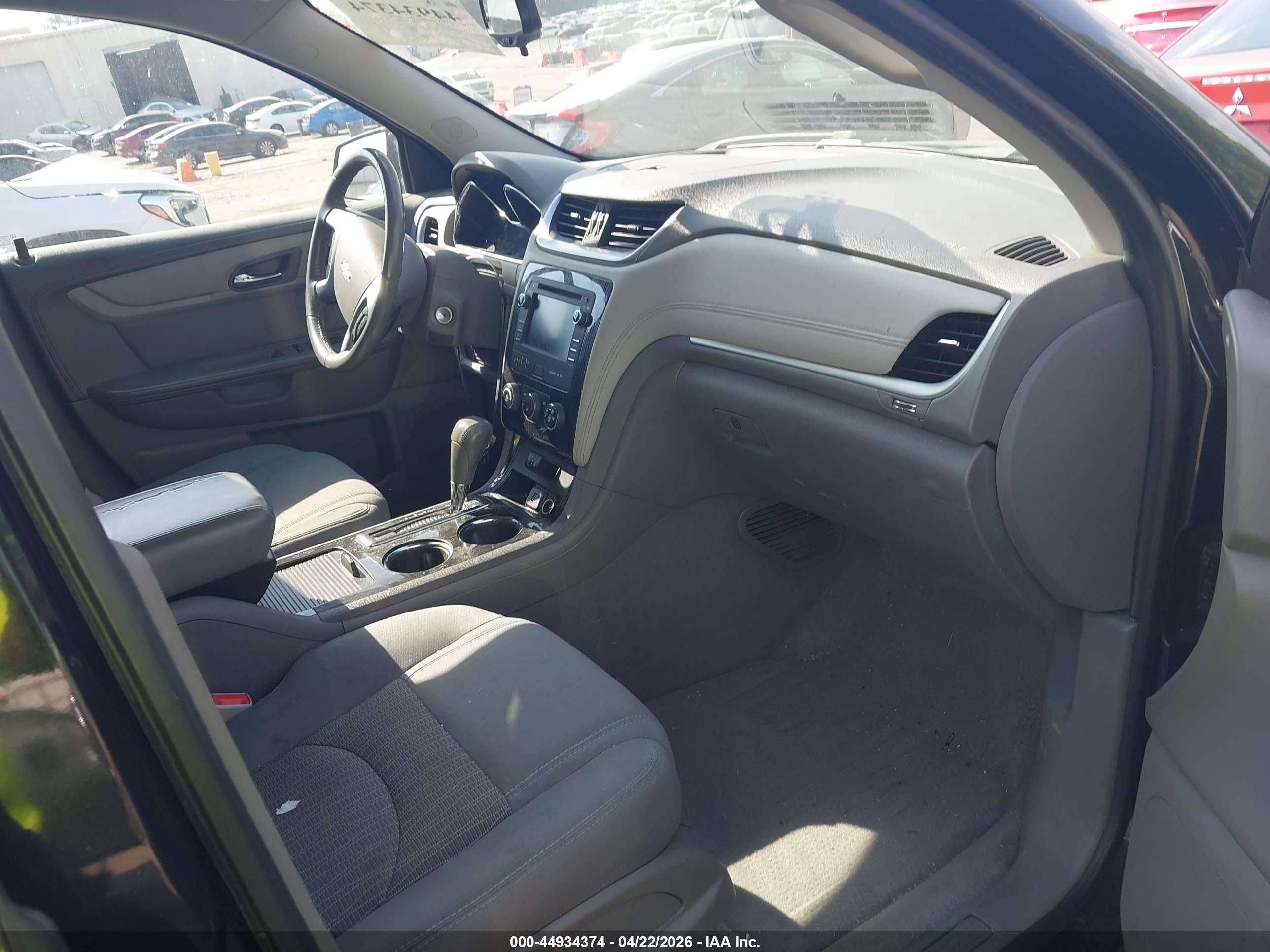 CHEVROLET TRAVERSE image 5
