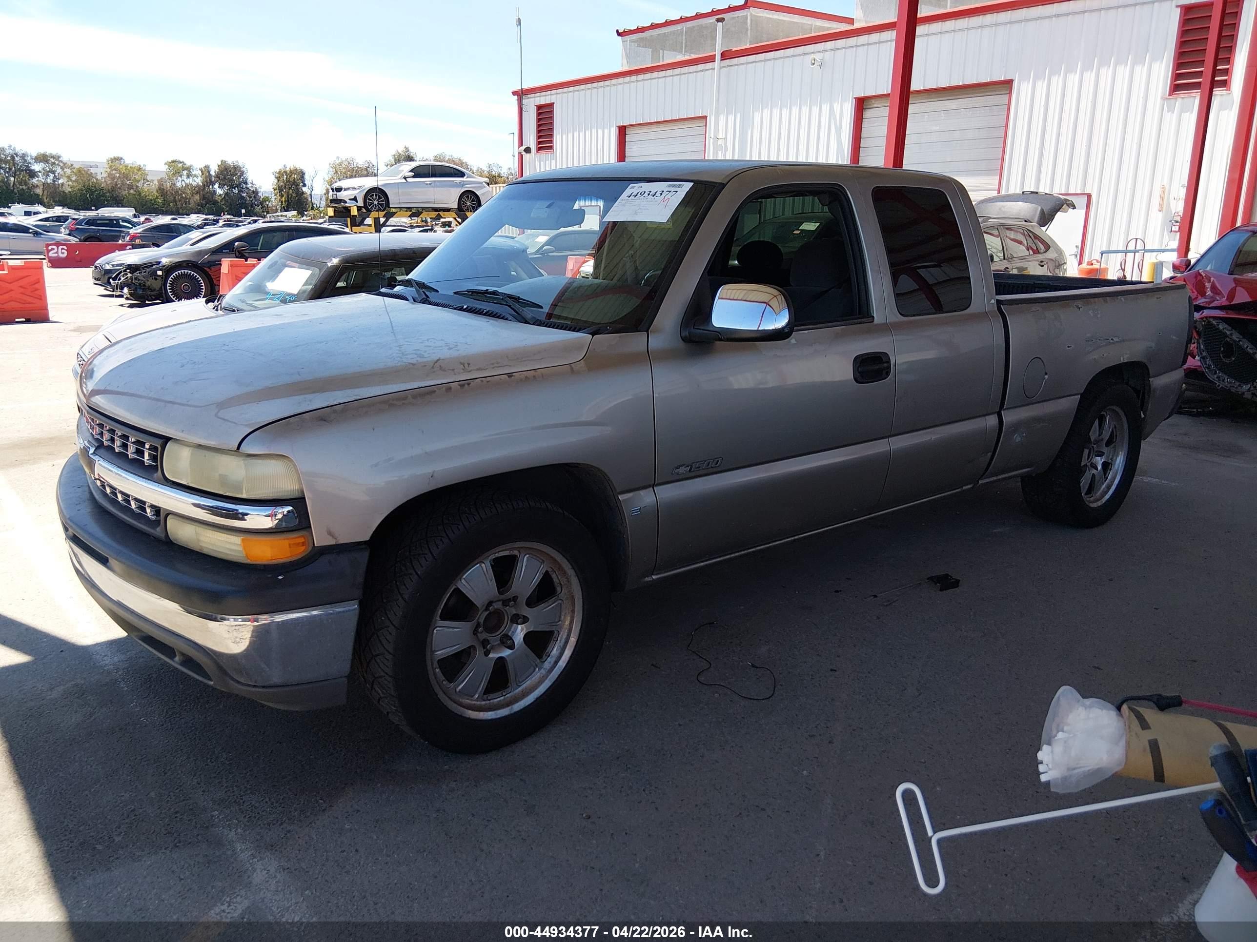 CHEVROLET SILVERADO image 2